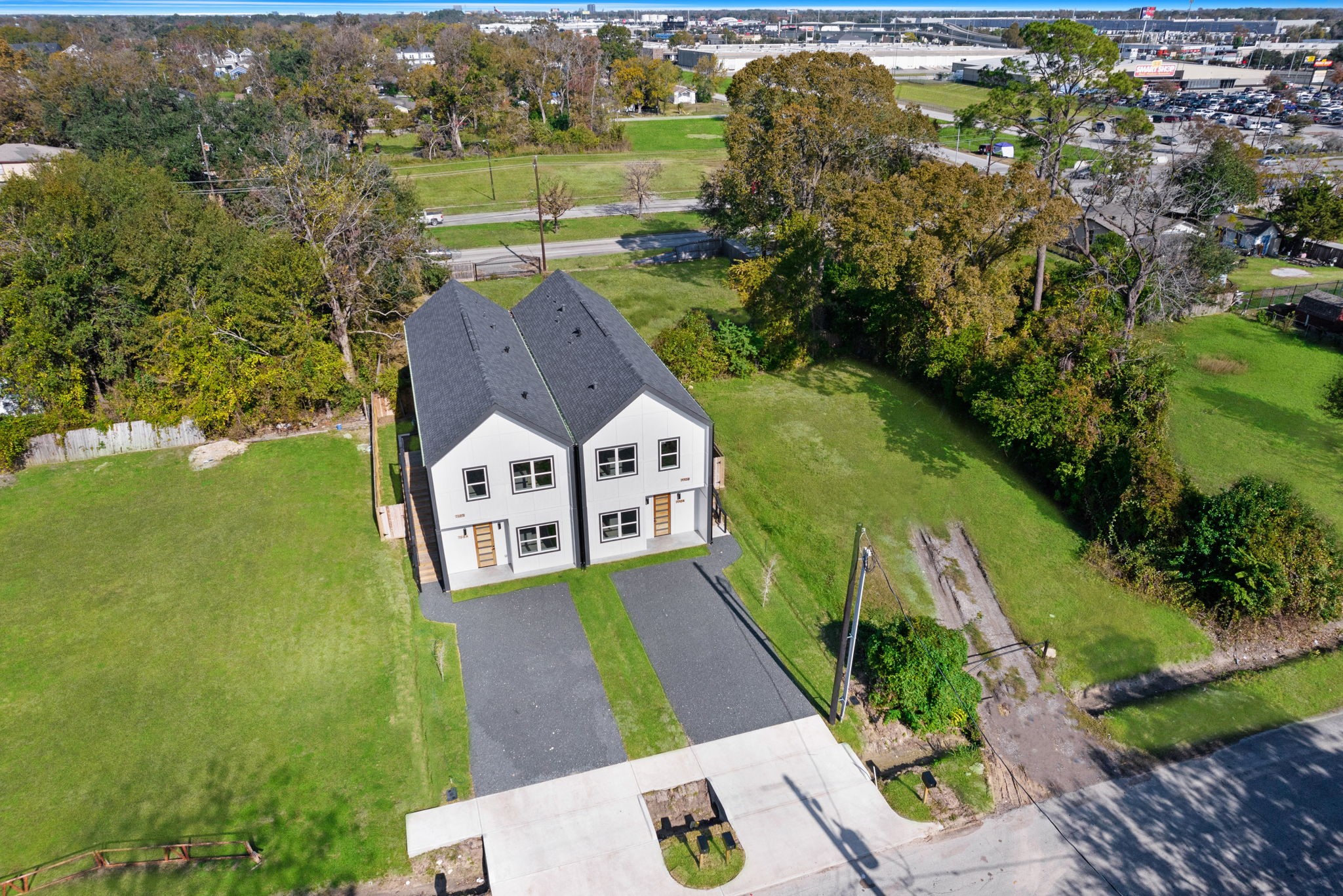 768 Lucky Street B Property Photo 2