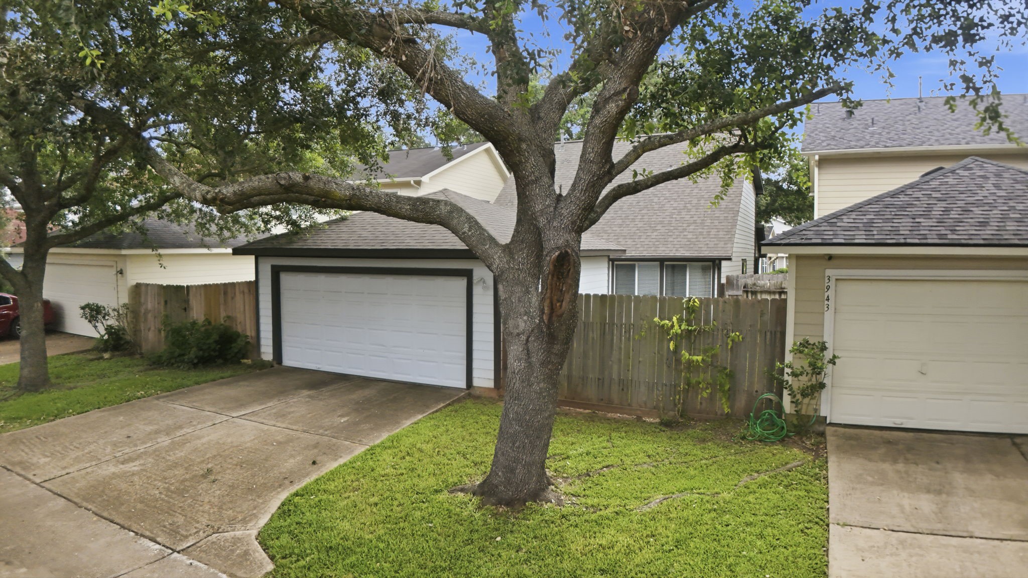 3947 Carriage Park Row Property Photo 29