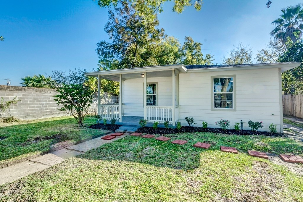1001 9th Avenue N Property Photo 1