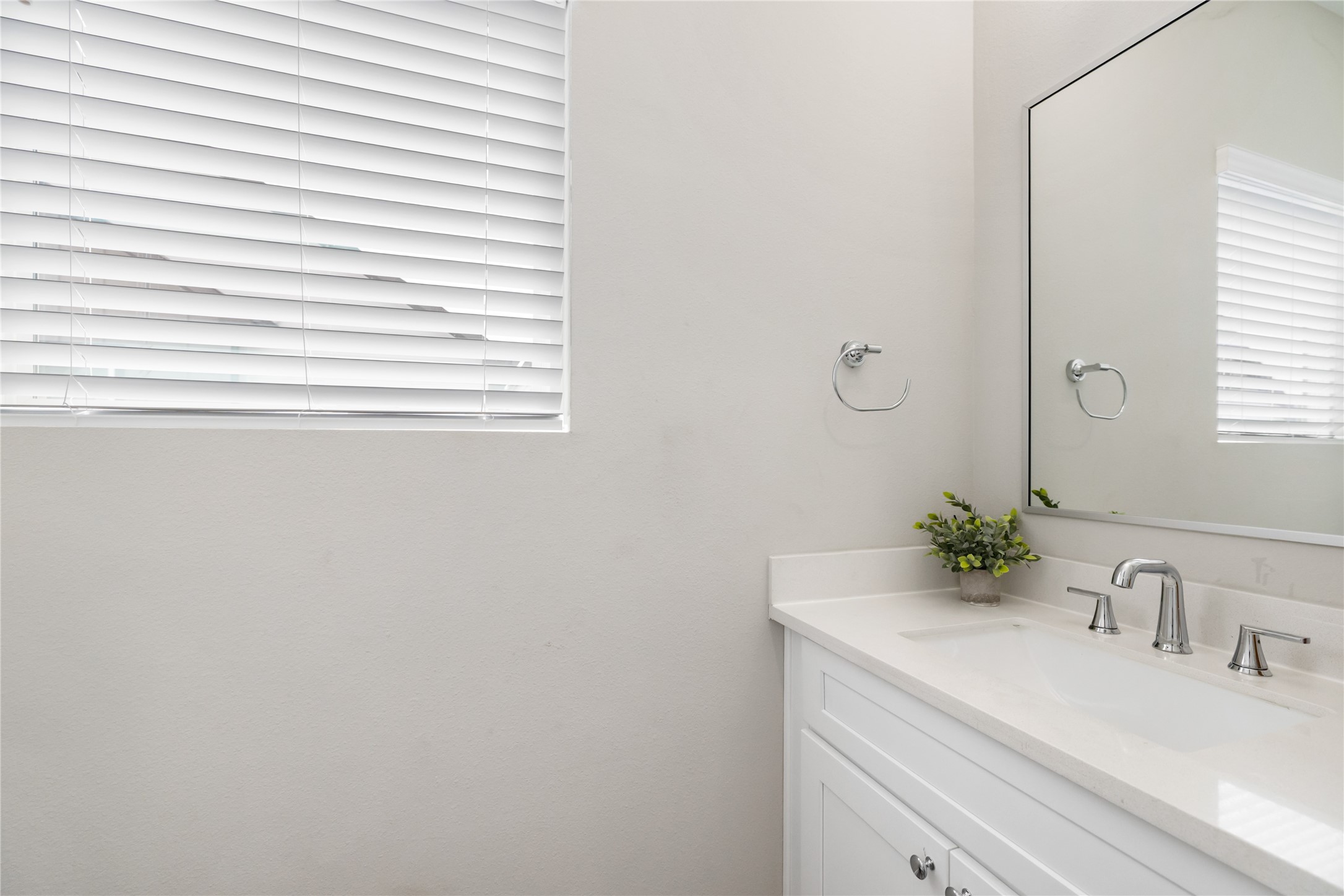 240 Julia Street B Property Photo 19
