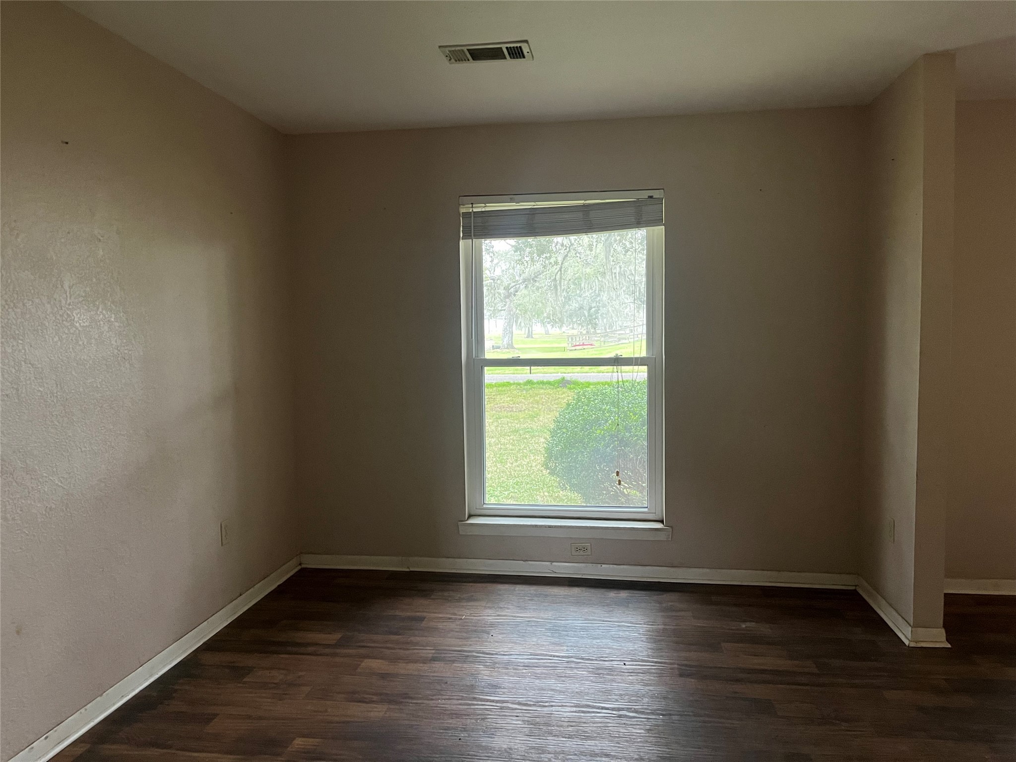 1107 Hallie Street Property Photo 12
