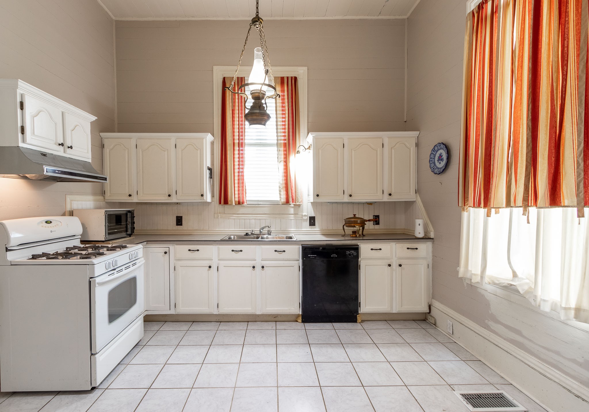 1209 Sealy Street Property Photo 11