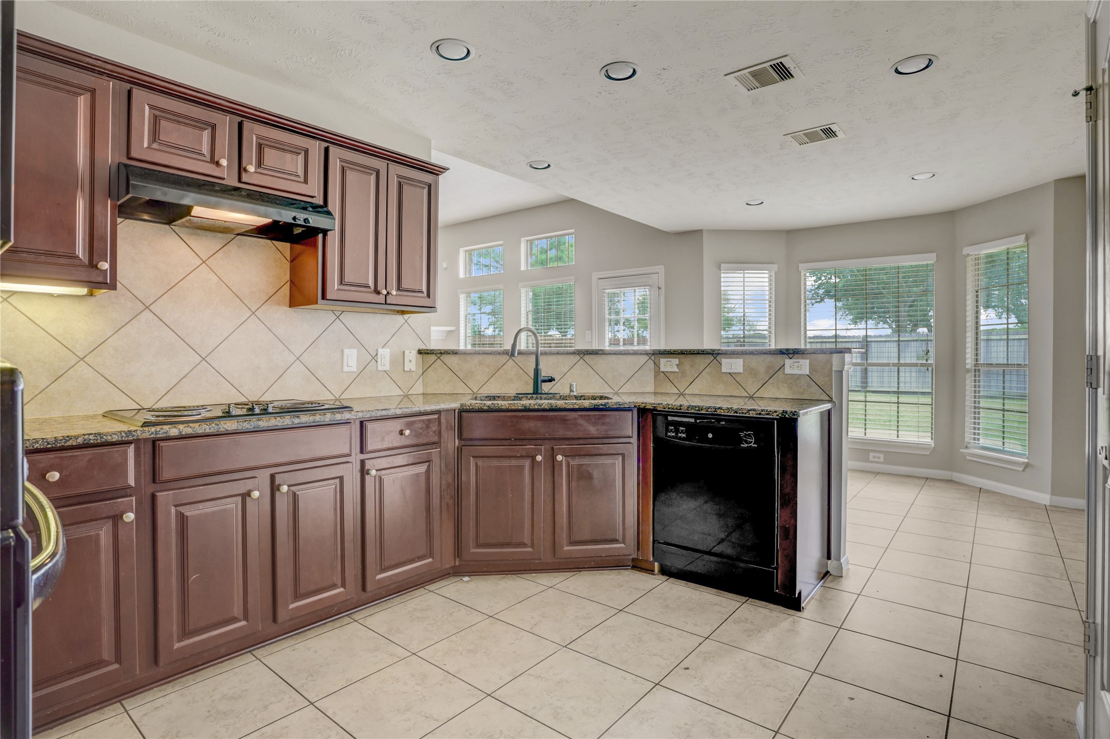 2818 J R Drive Property Photo 6