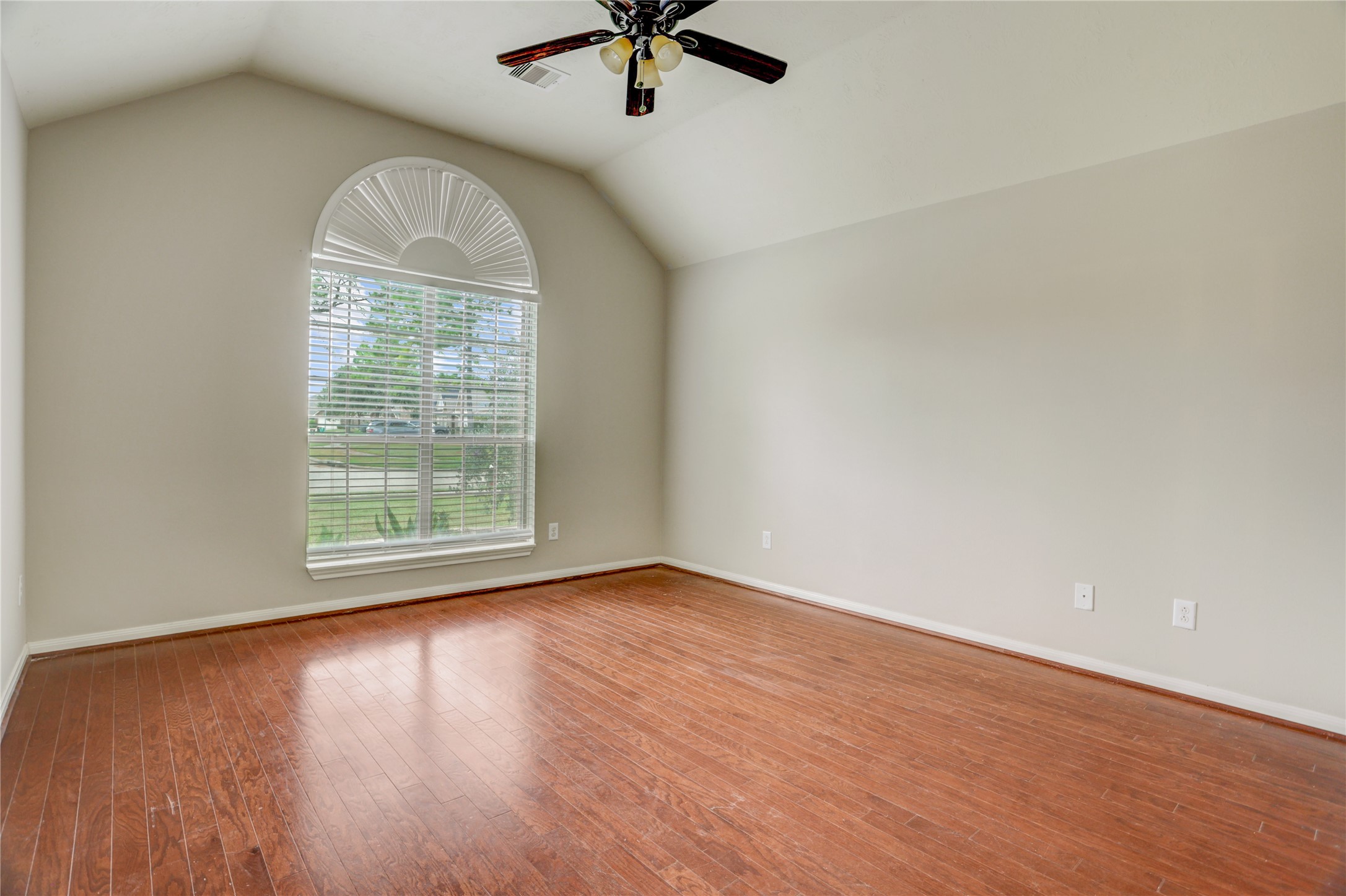 2818 J R Drive Property Photo 12