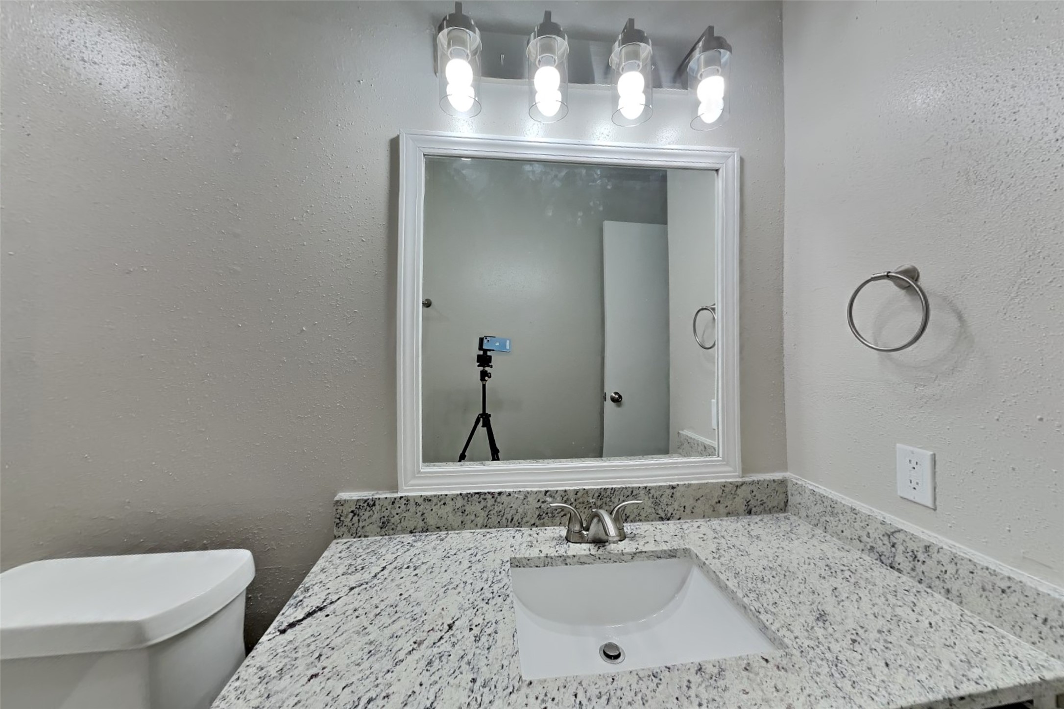 5306 Hazelgrove Drive Property Photo 15