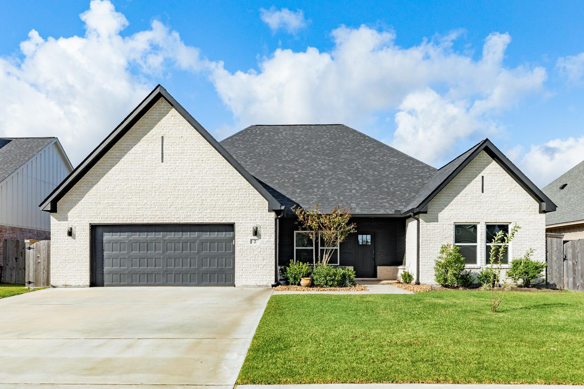 2 Greystone Court, Angleton Tx 77515 Property Photo 1