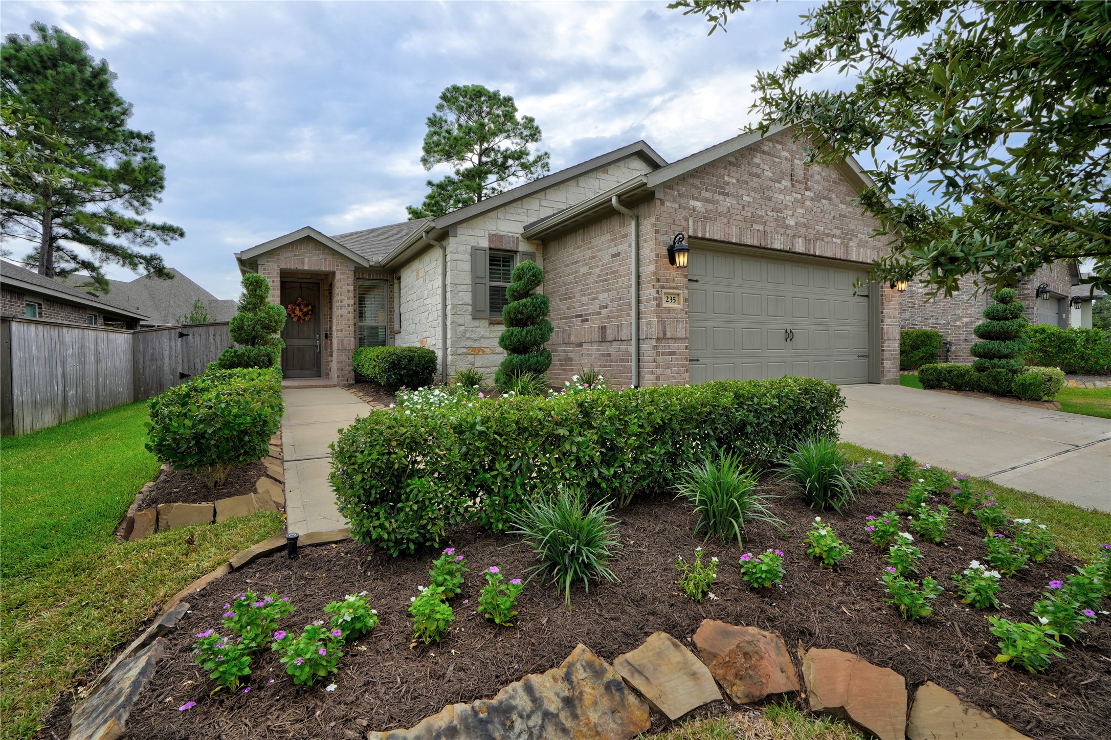 235 N Wild Petunia Trail Property Photo 1