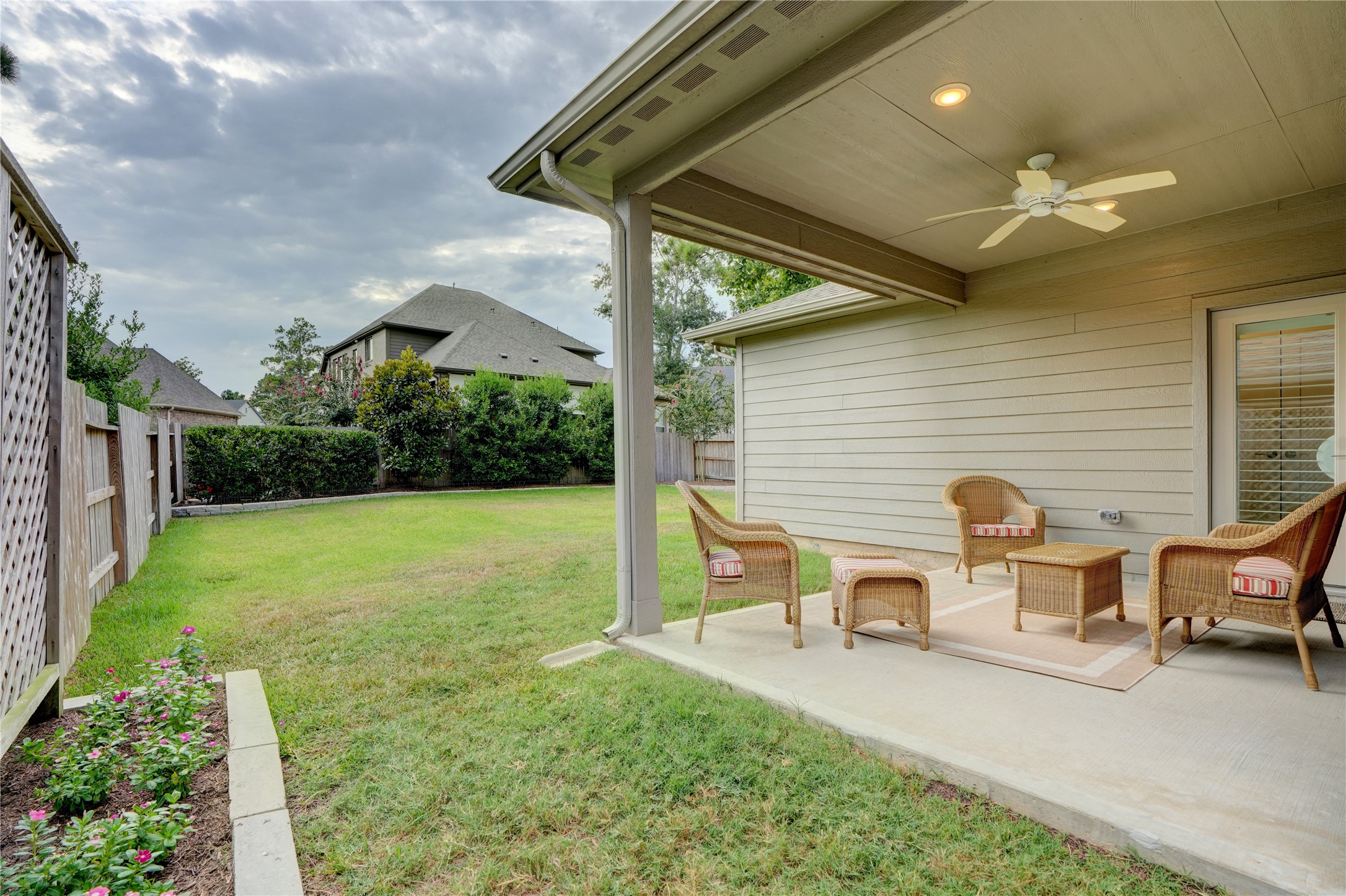 235 N Wild Petunia Trail Property Photo 17