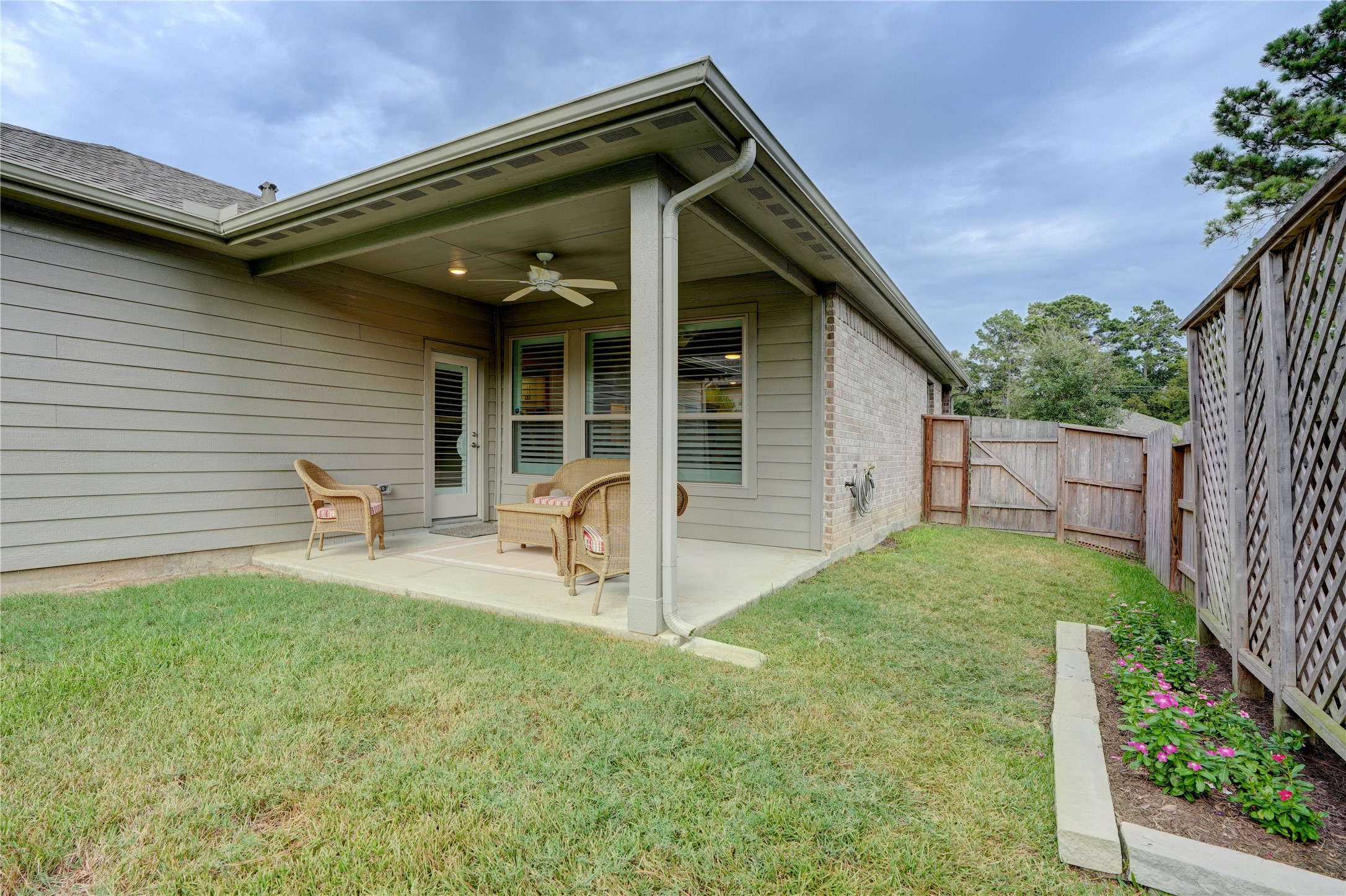 235 N Wild Petunia Trail Property Photo 18