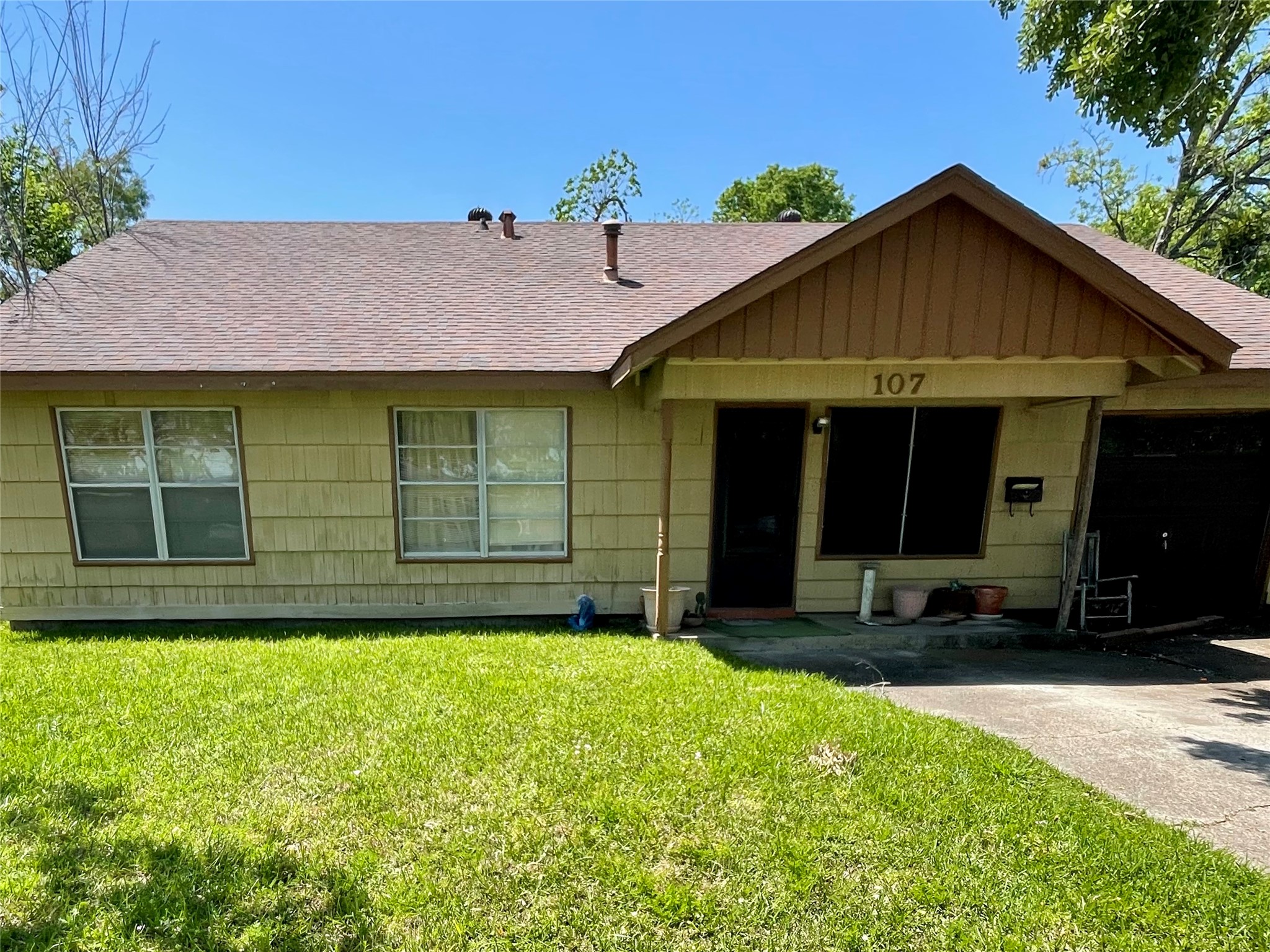 107 Forest Oaks Lane Property Photo