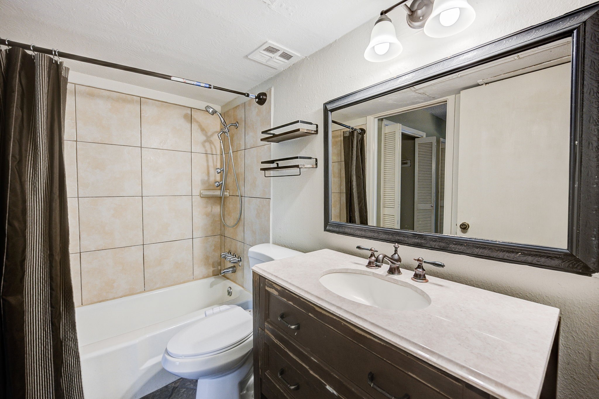 8229 Kingsbrook Road 229 Property Photo 27