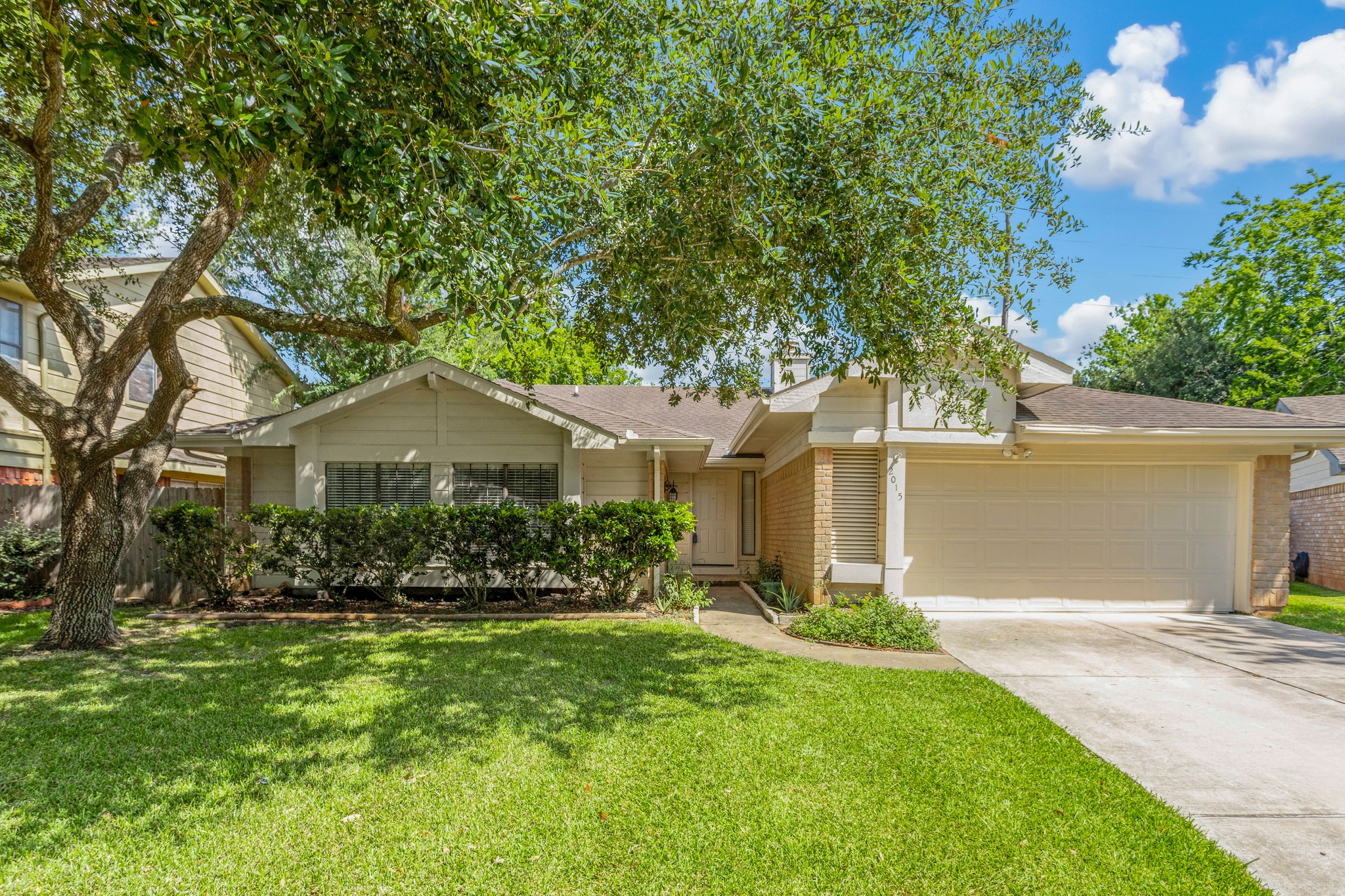 2015 Braesmeadow Lane Property Photo 1