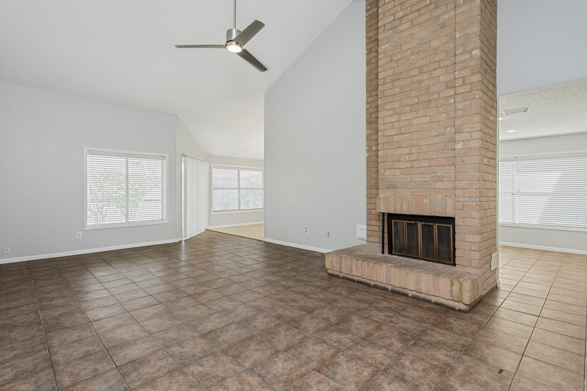 2015 Braesmeadow Lane Property Photo 3