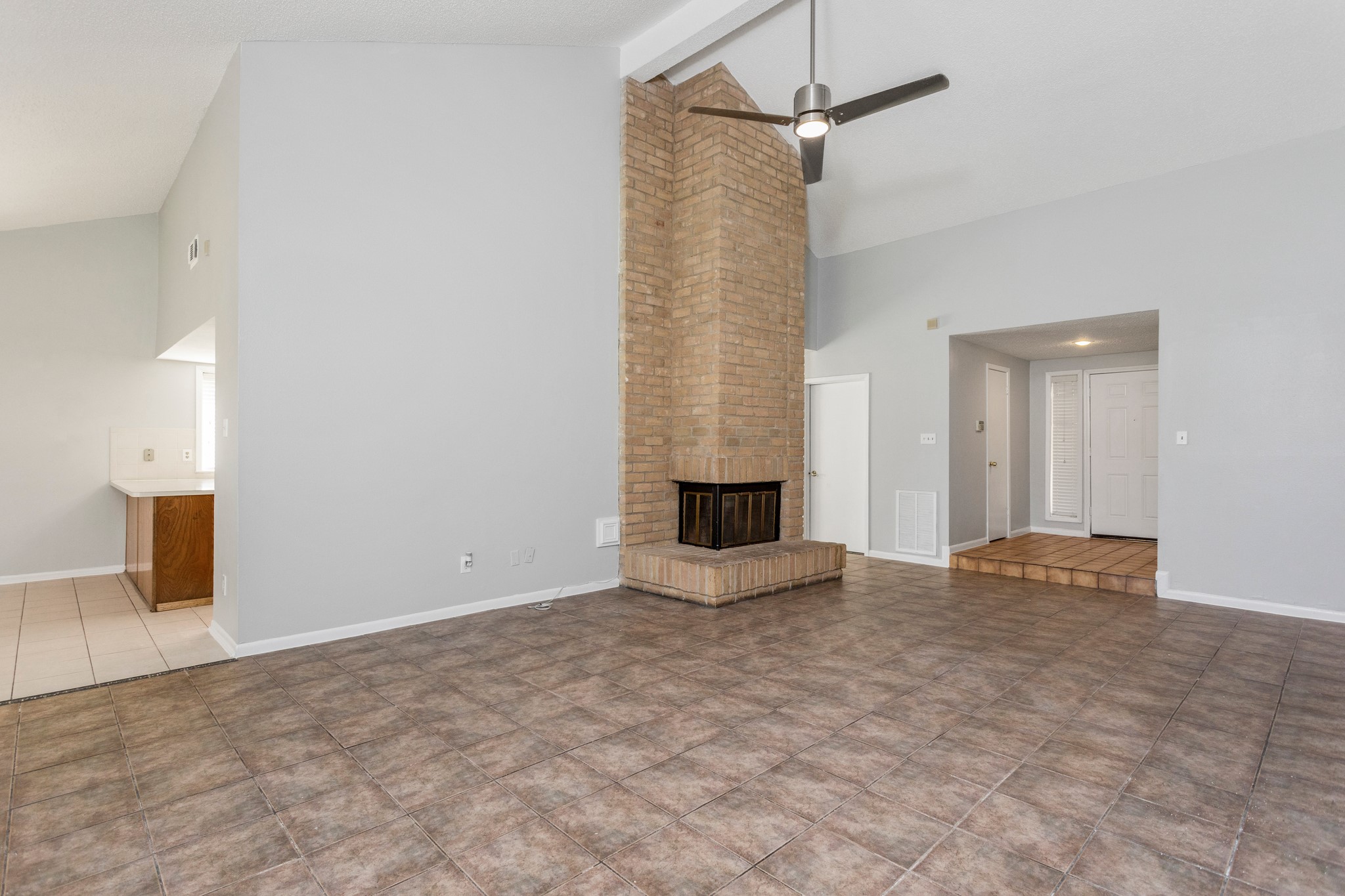2015 Braesmeadow Lane Property Photo 4