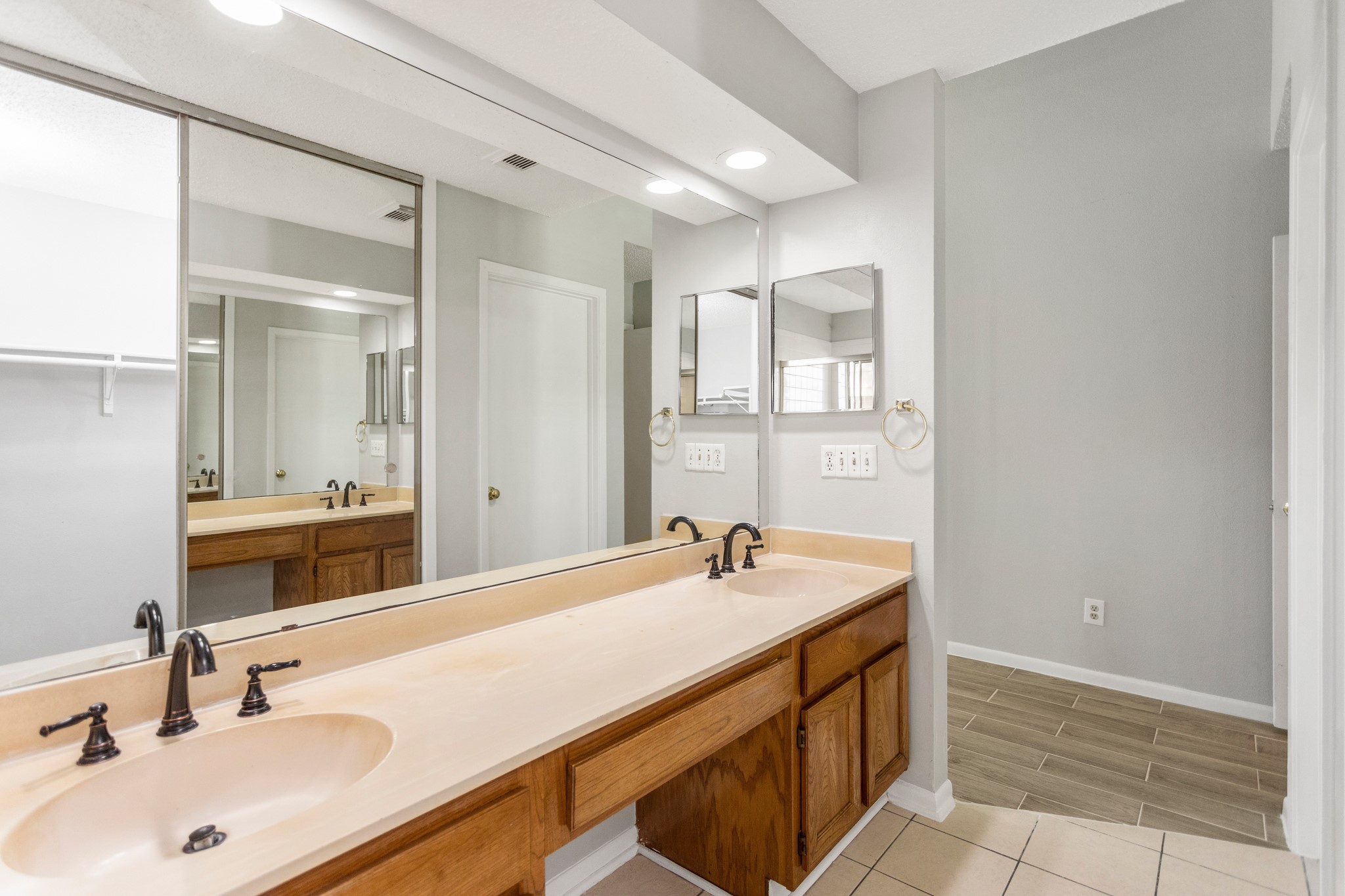 2015 Braesmeadow Lane Property Photo 23