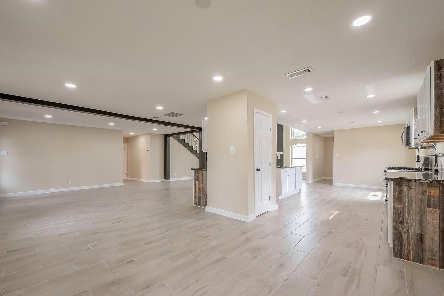 1011 Klamath Lane Property Photo 4