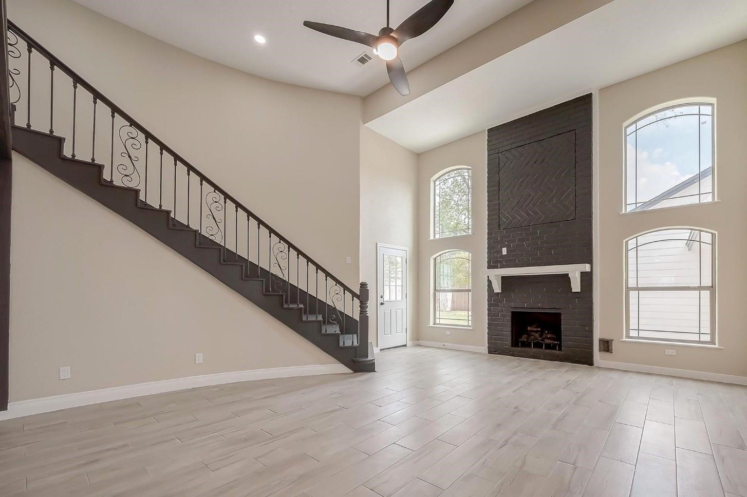 1011 Klamath Lane Property Photo 6
