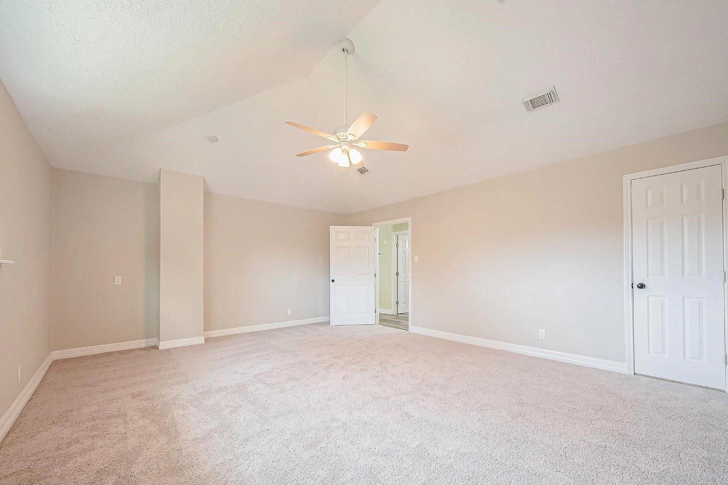 1011 Klamath Lane Property Photo 10
