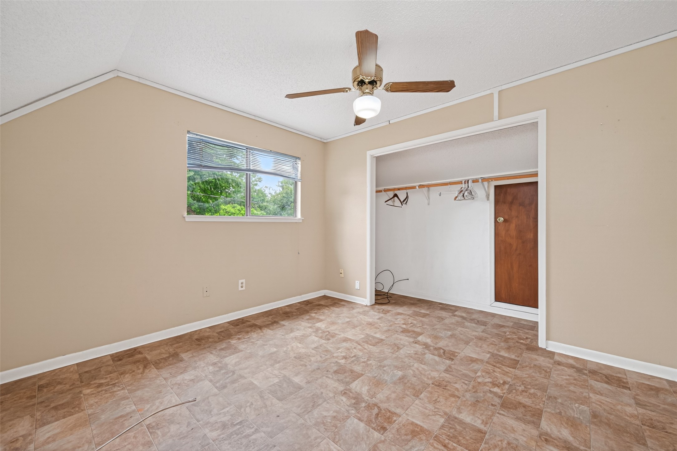 30207 E Geneva Drive Property Photo 17