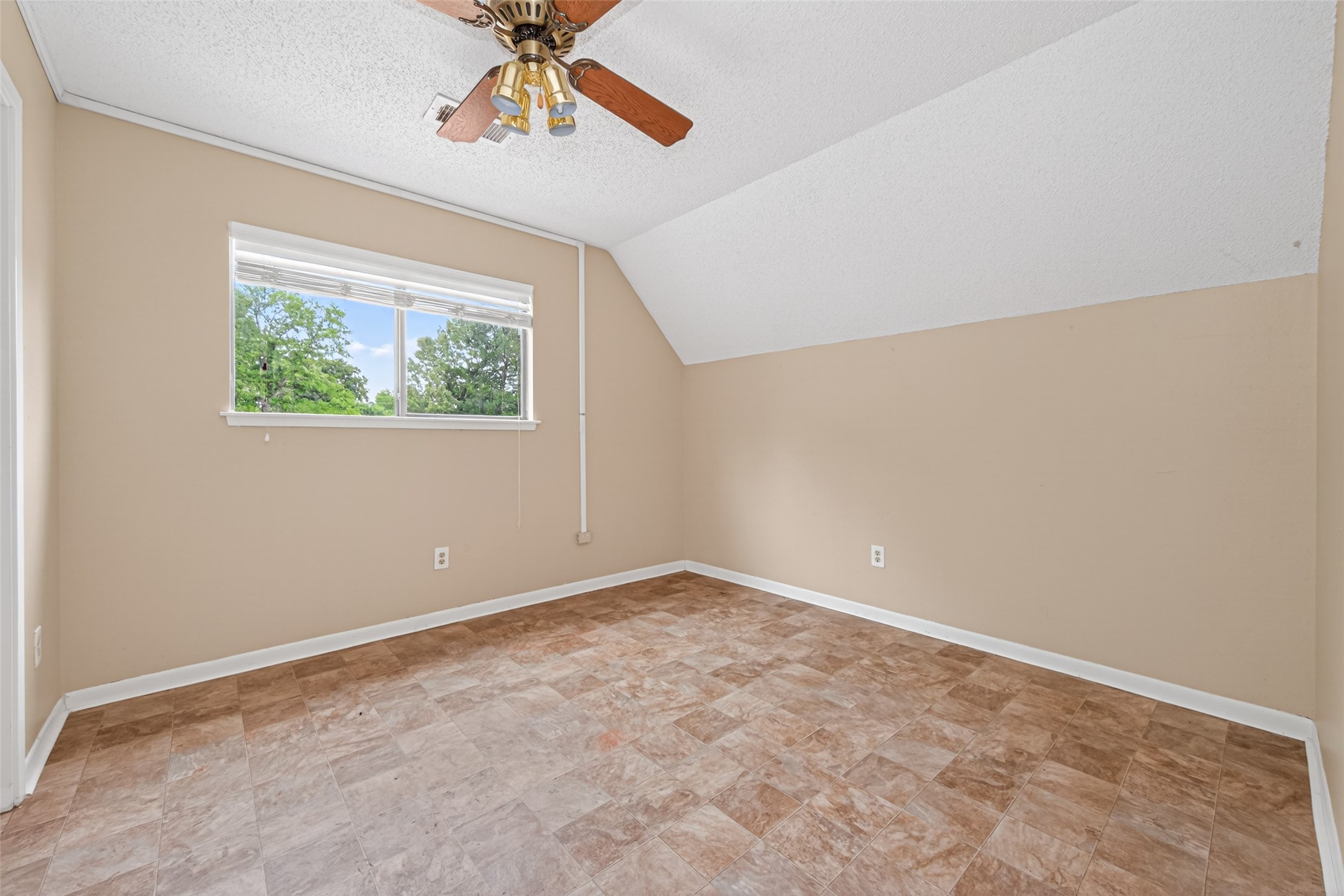 30207 E Geneva Drive Property Photo 20
