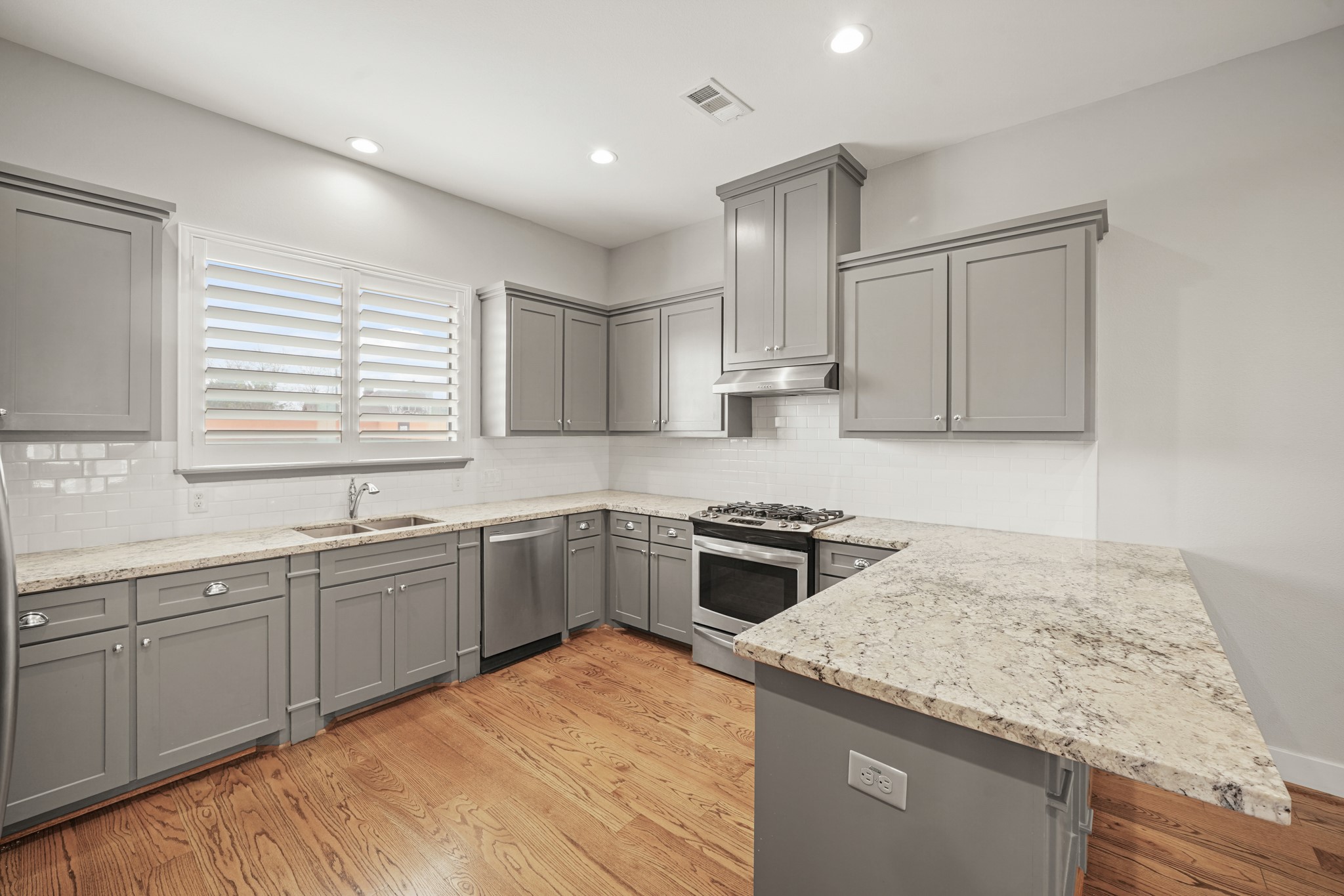2547 Calumet Street Property Photo 11
