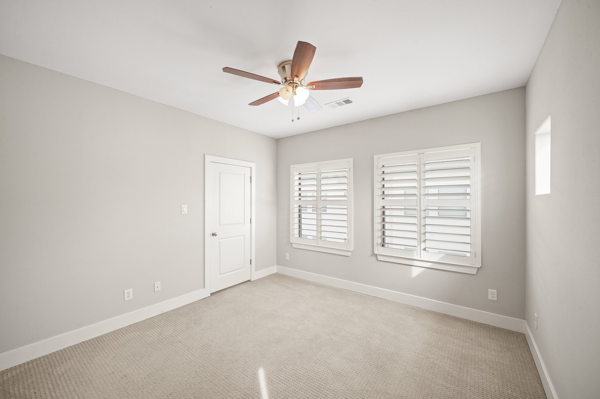 2547 Calumet Street Property Photo 23