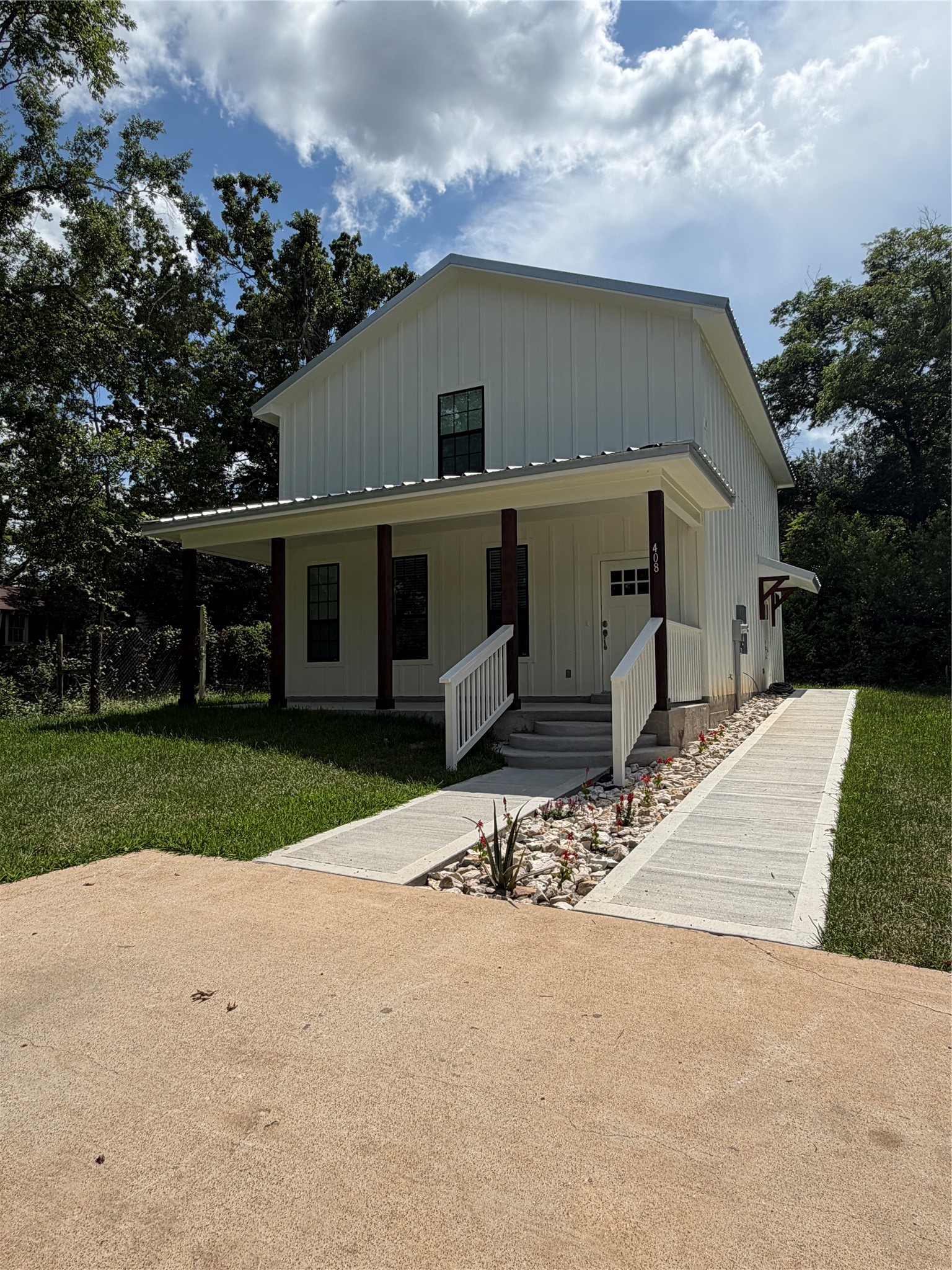 408 Mary Avenue Property Photo 2