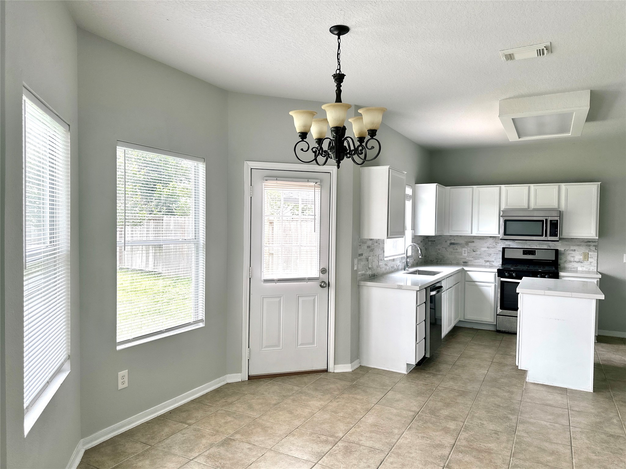 15410 Fir Woods Lane Property Photo 8