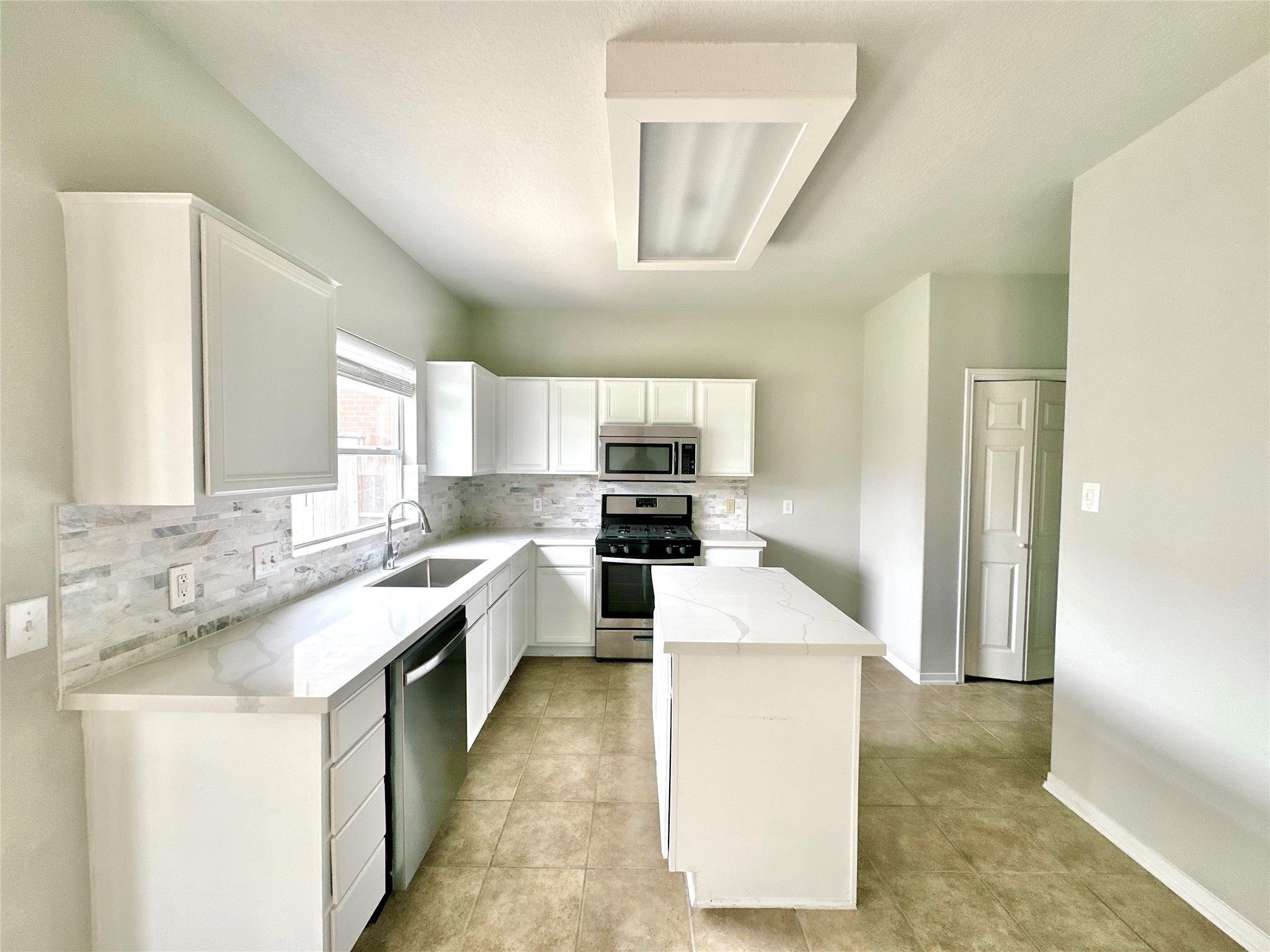 15410 Fir Woods Lane Property Photo 9