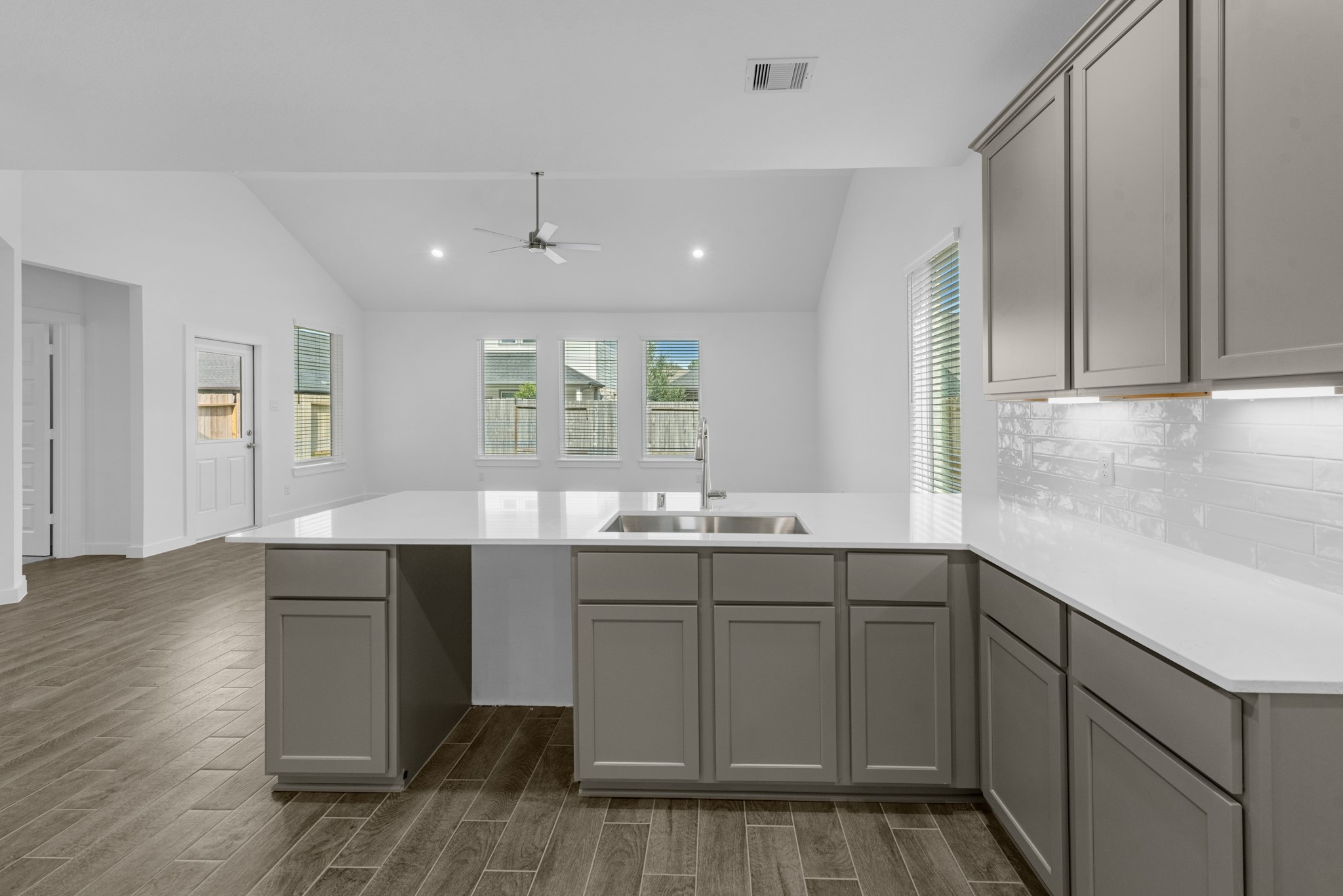 1731 Pecan Woods Lane Property Photo 4
