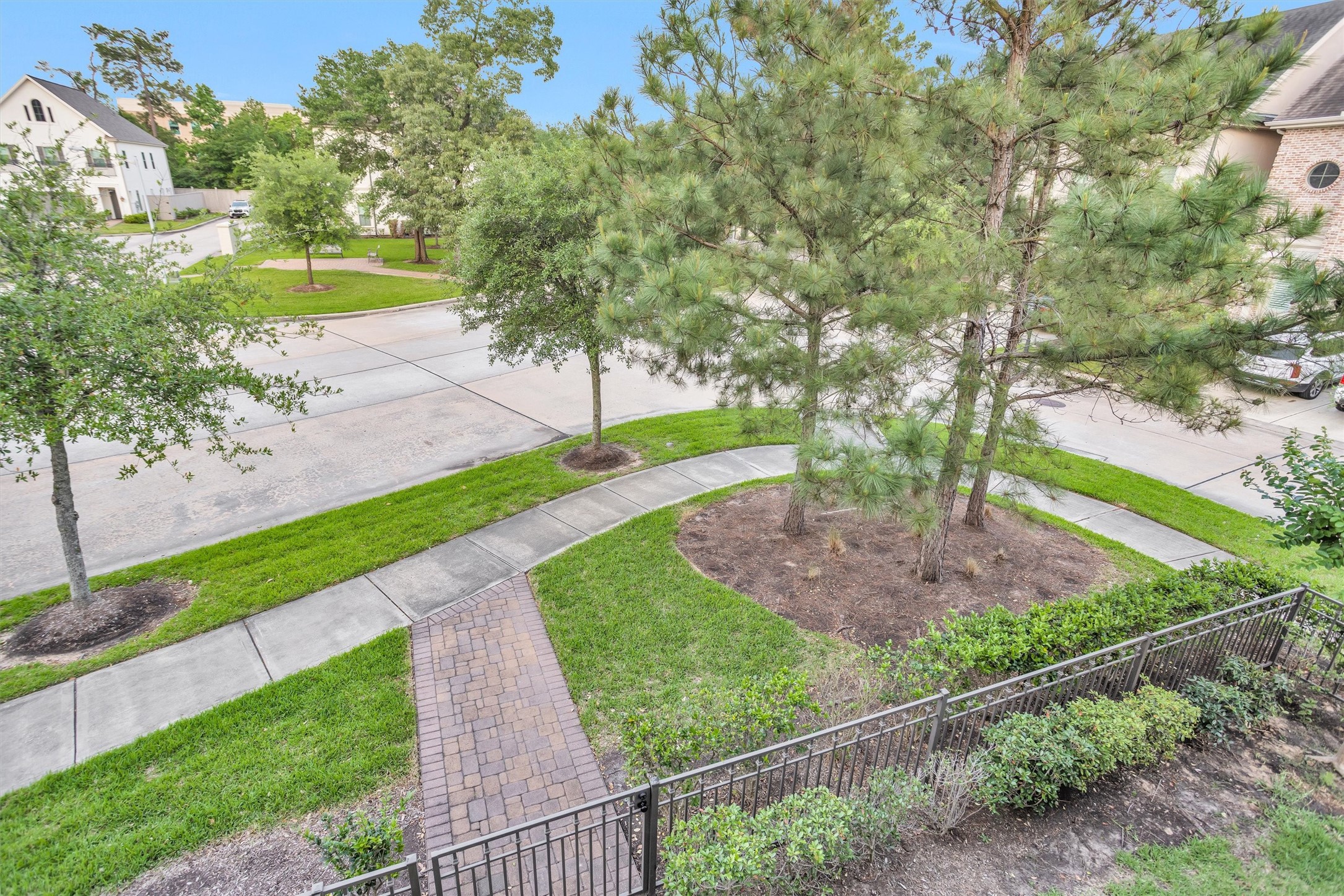 270 Green Boulevard Property Photo 10