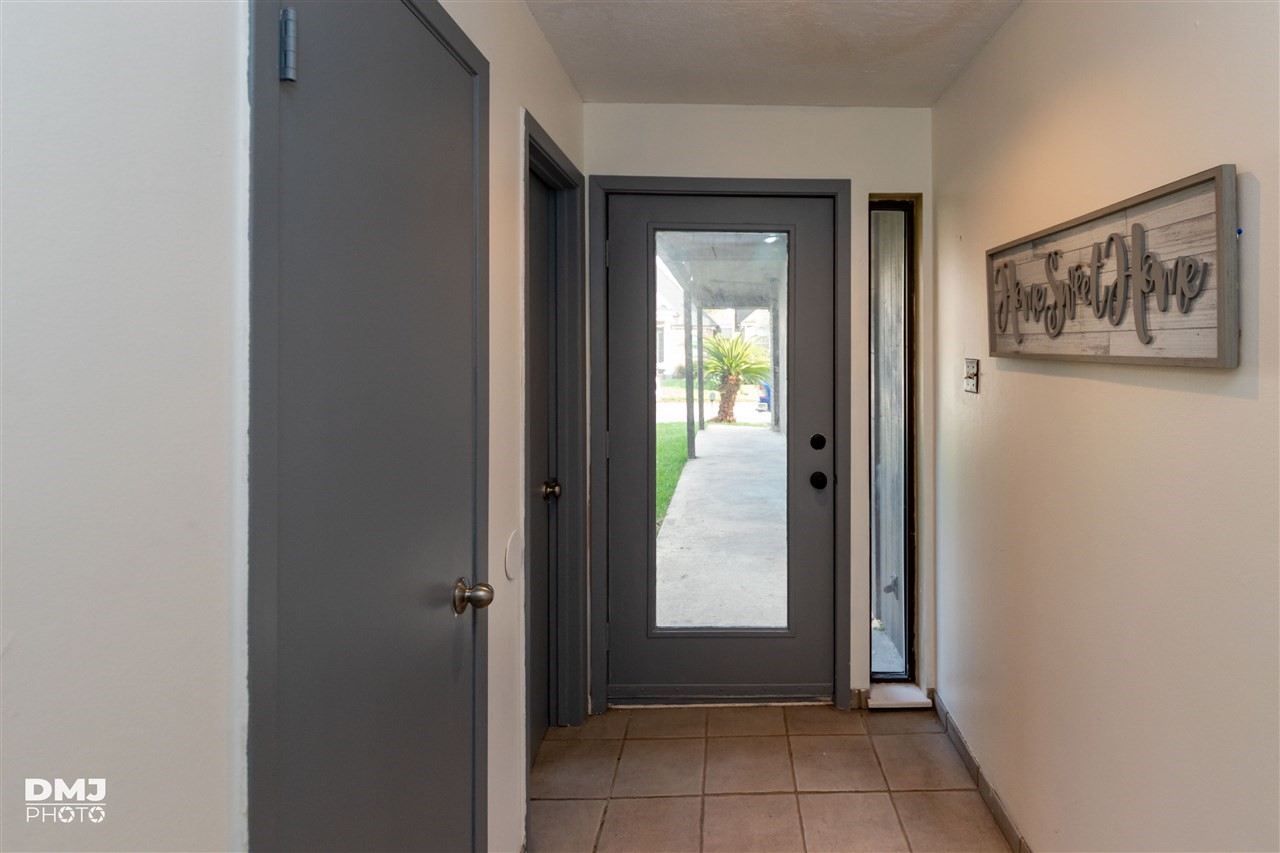6770 Lexington Drive Property Photo 3