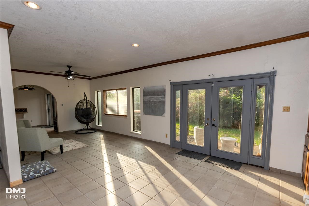 6770 Lexington Drive Property Photo 6