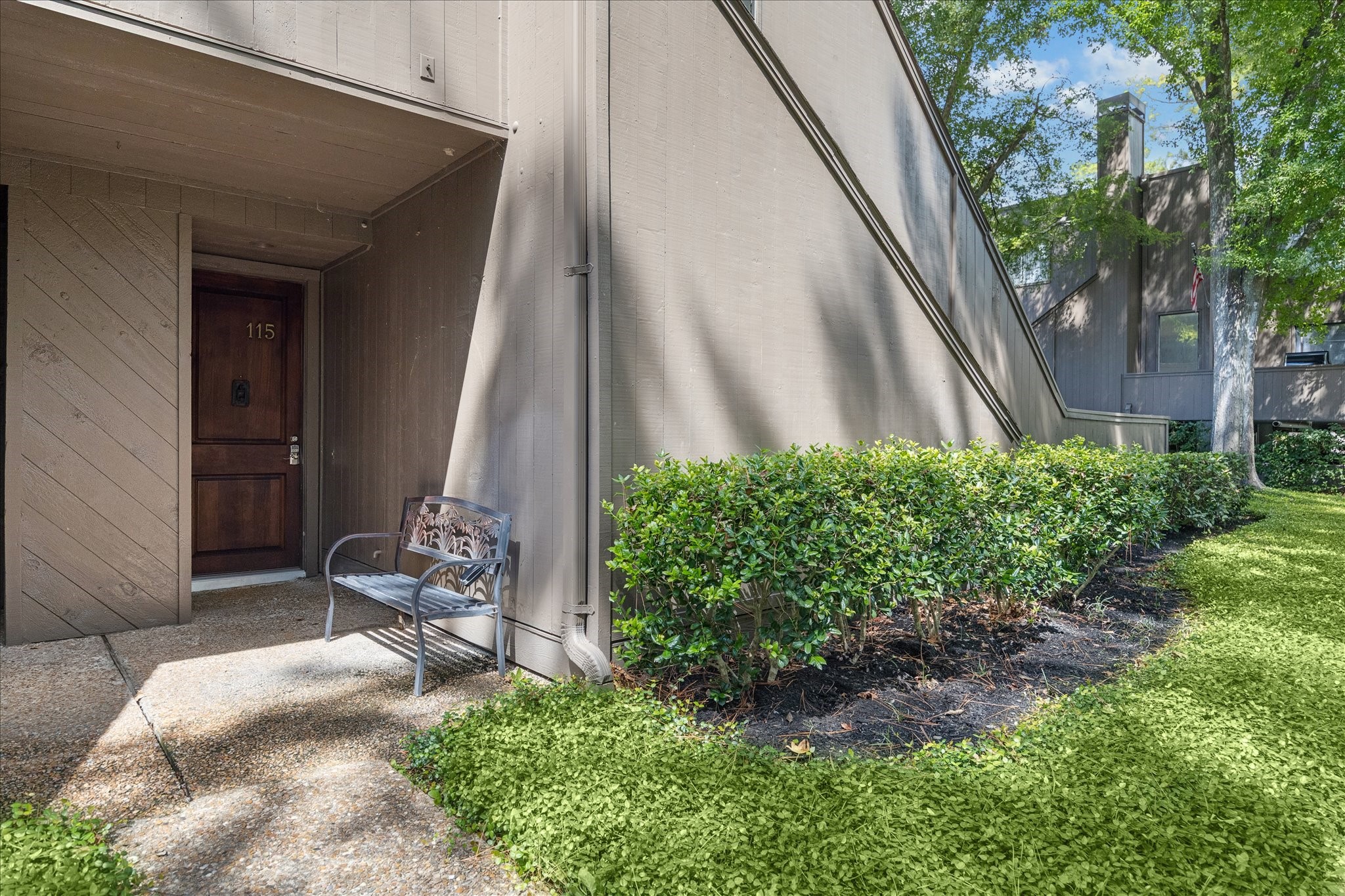 115 Litchfield Lane Property Photo 8