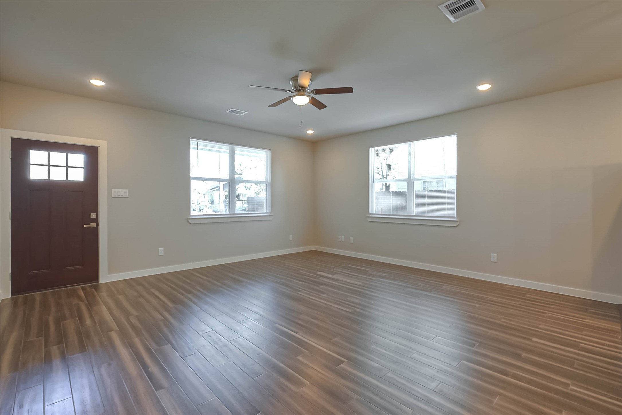 910 King Street Property Photo 5