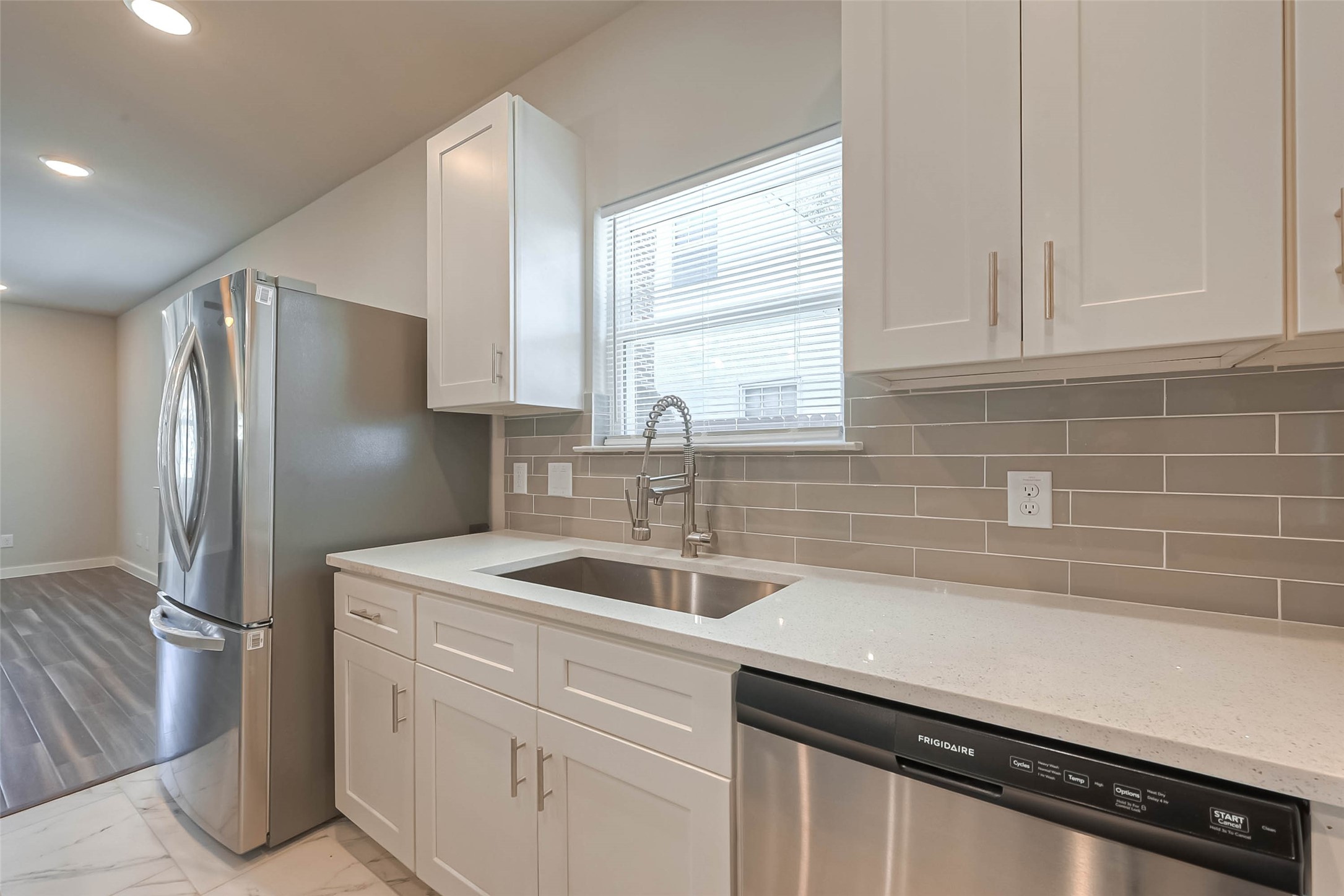 910 King Street Property Photo 15