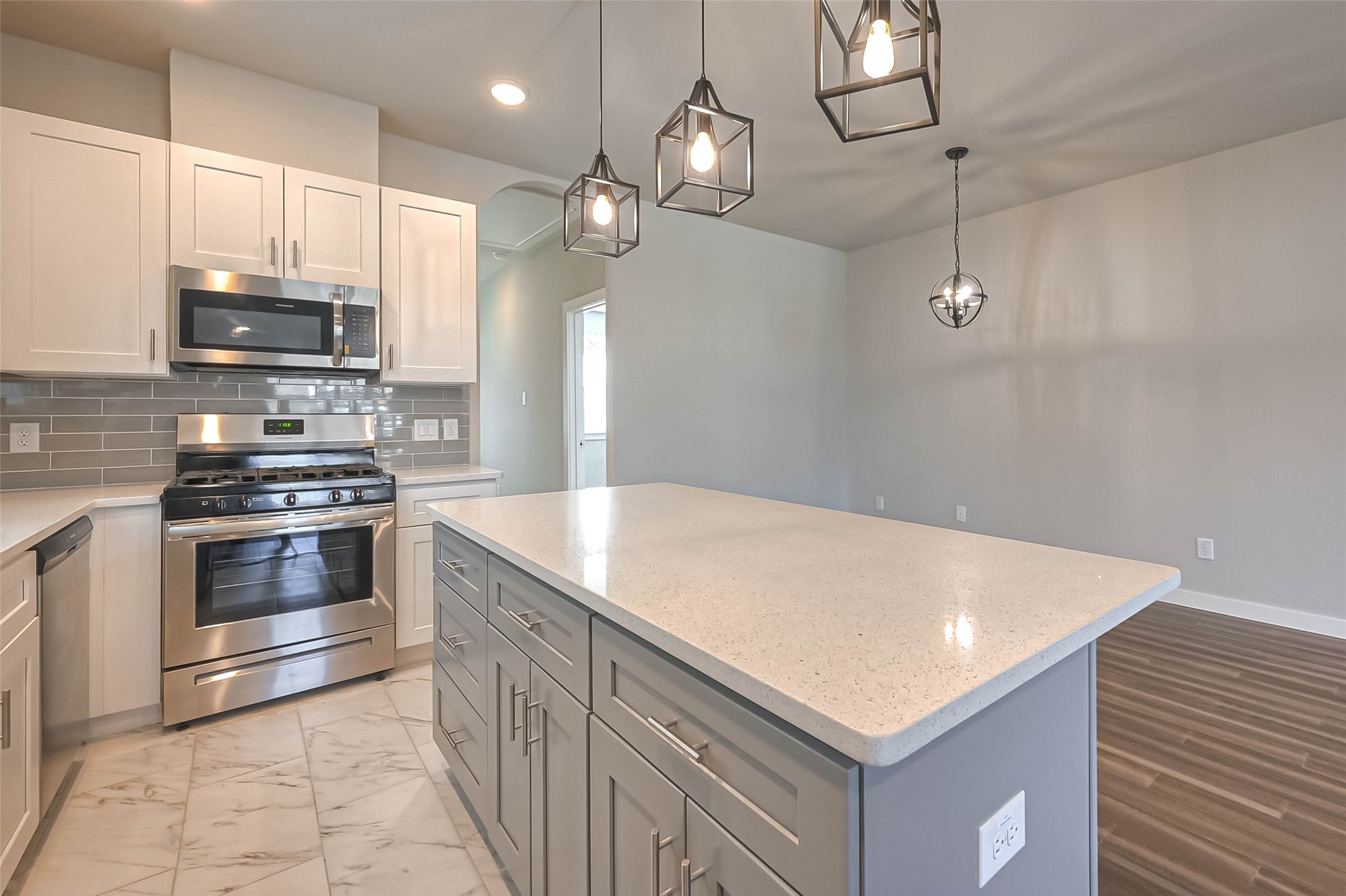 910 King Street Property Photo 16