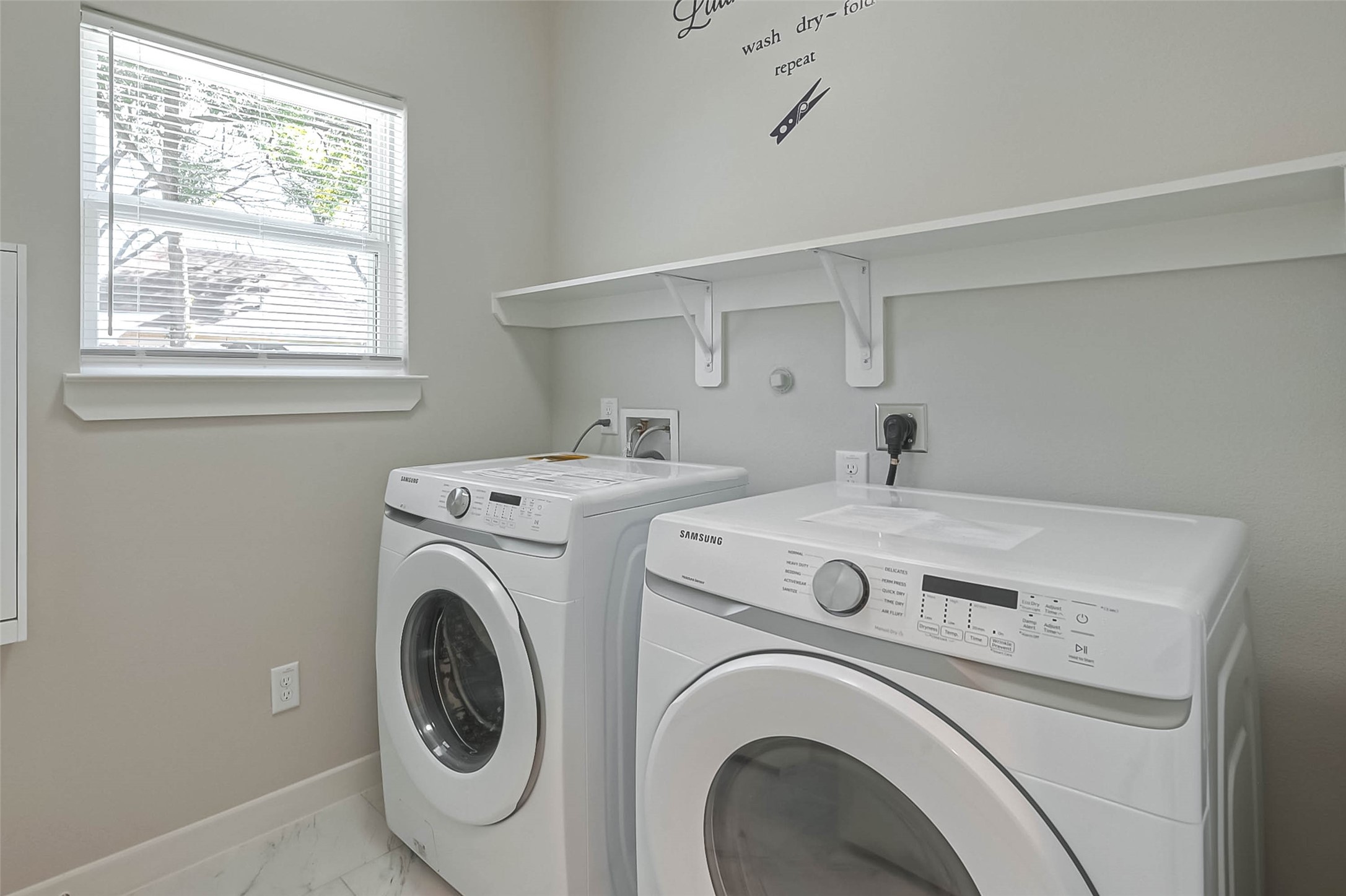 910 King Street Property Photo 19