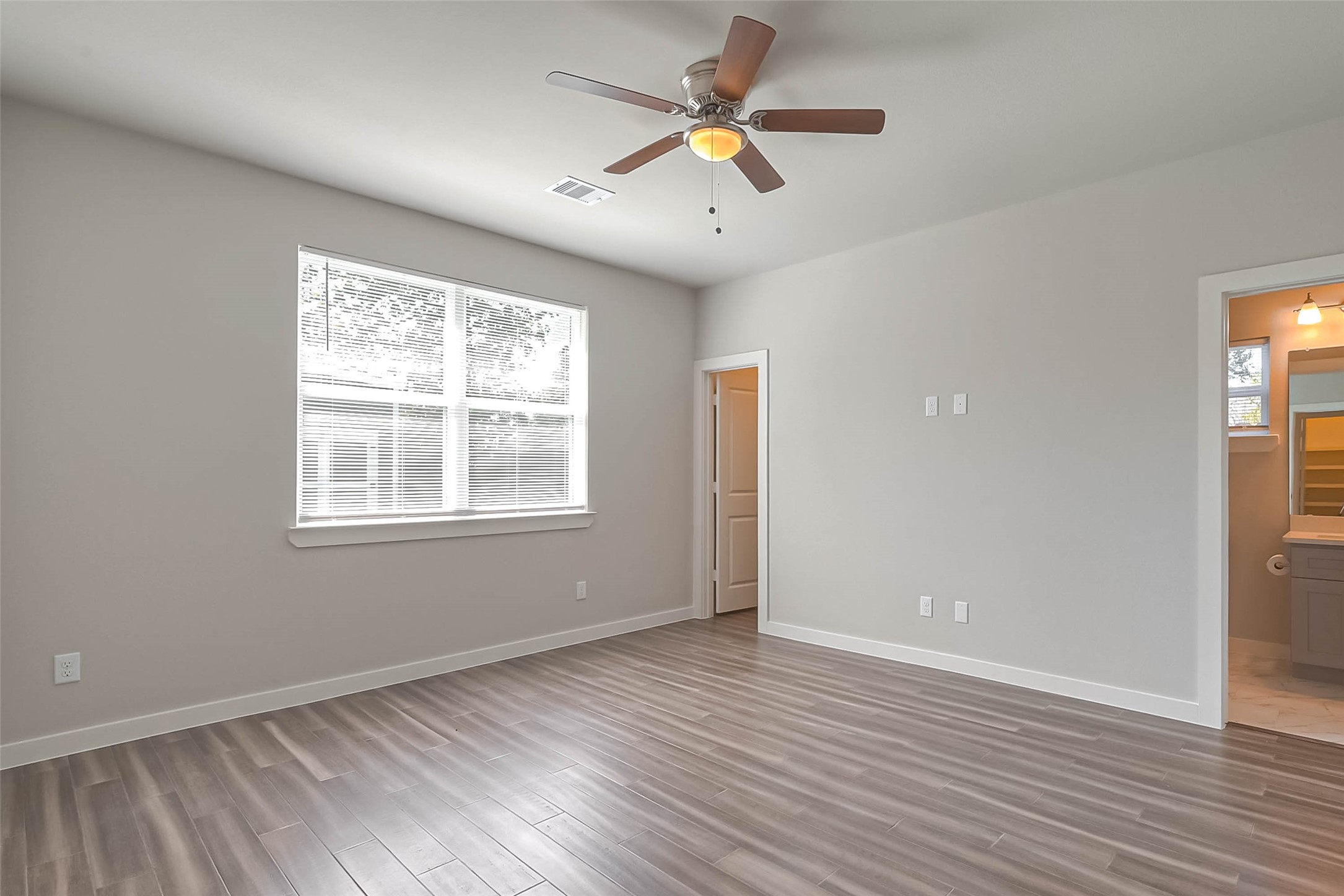 910 King Street Property Photo 20