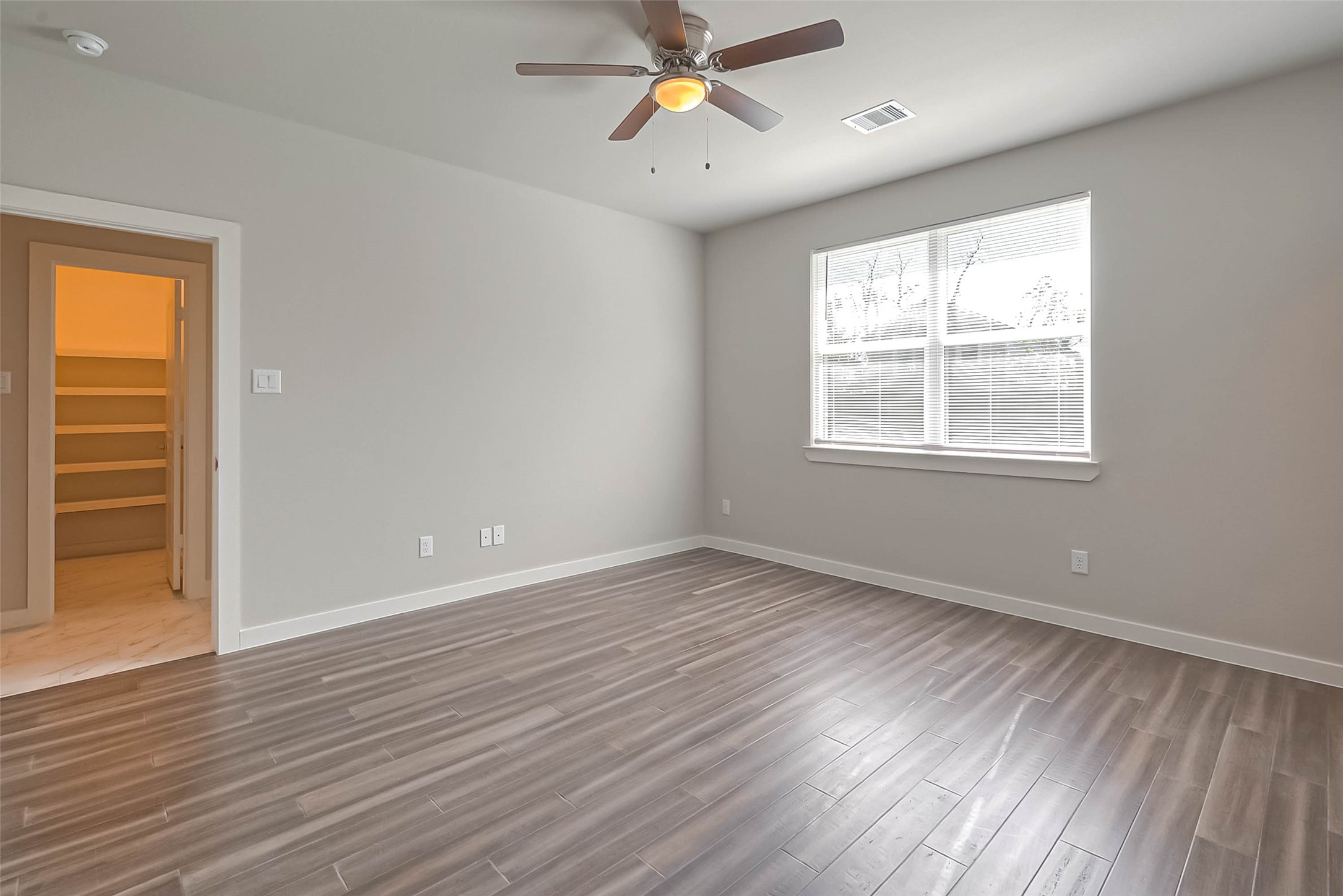 910 King Street Property Photo 21