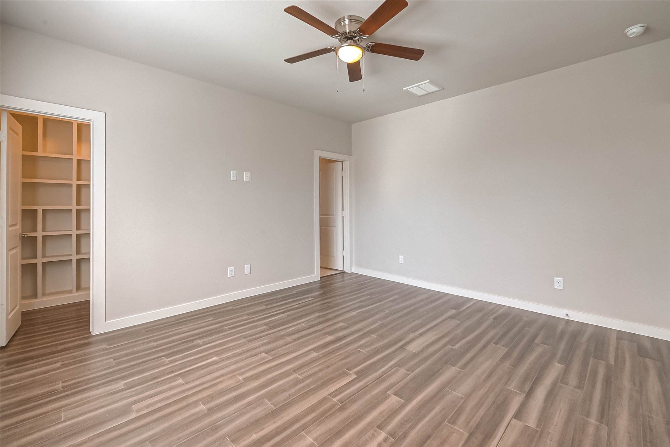 910 King Street Property Photo 22