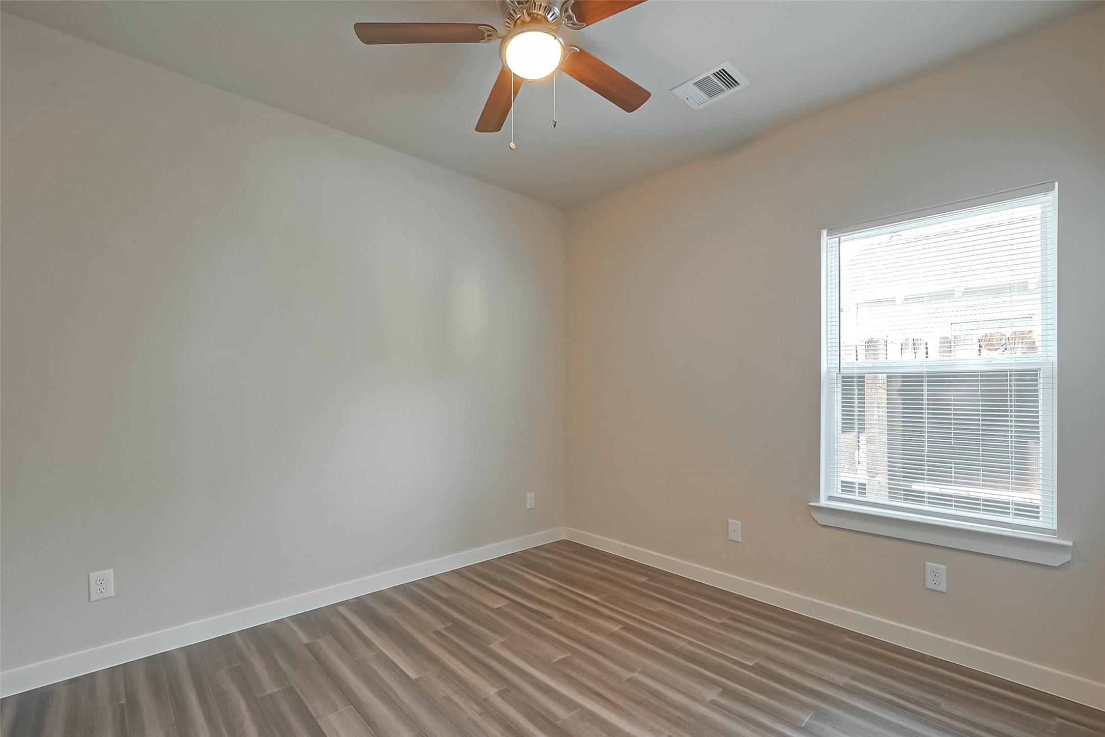 910 King Street Property Photo 28