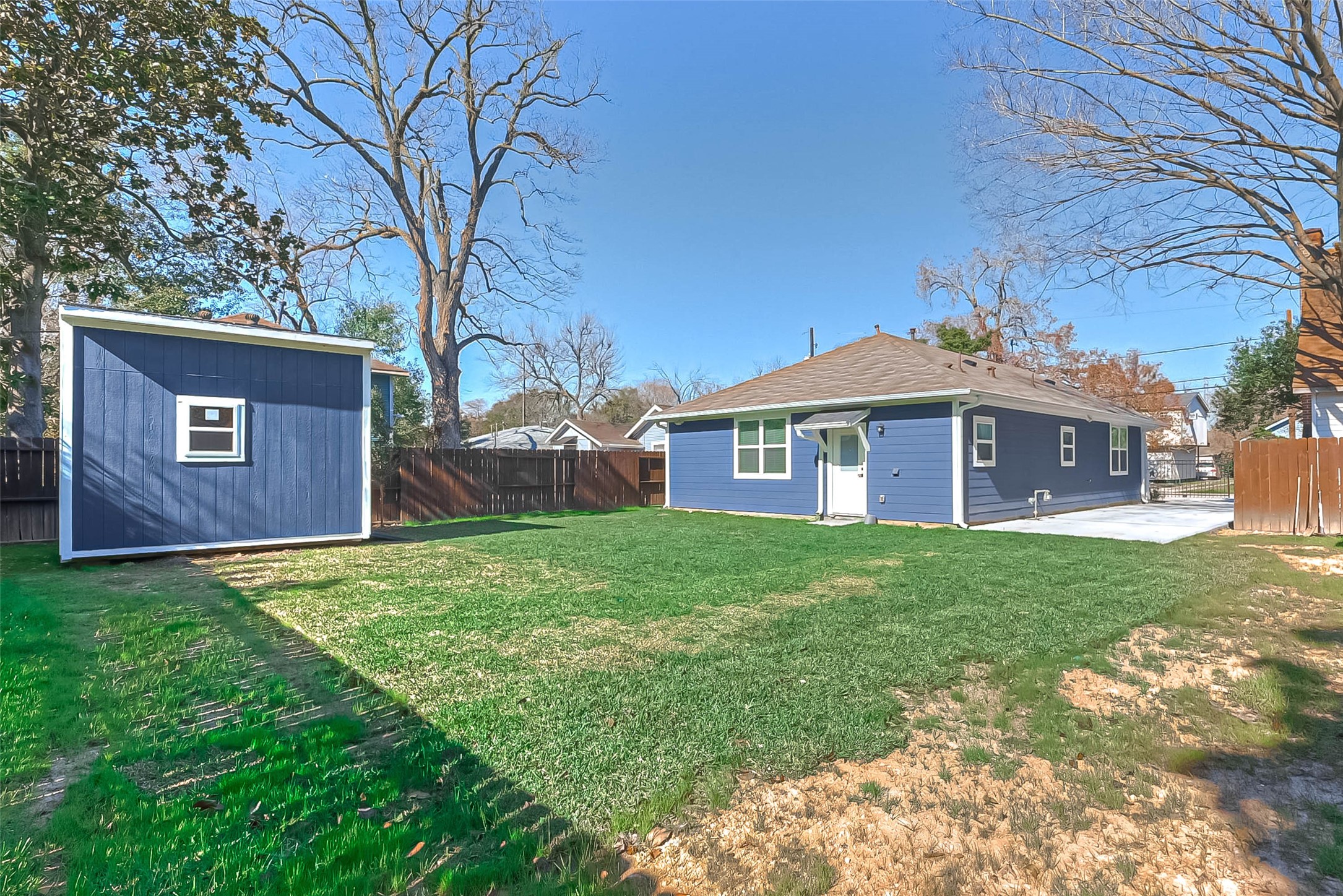 910 King Street Property Photo 31