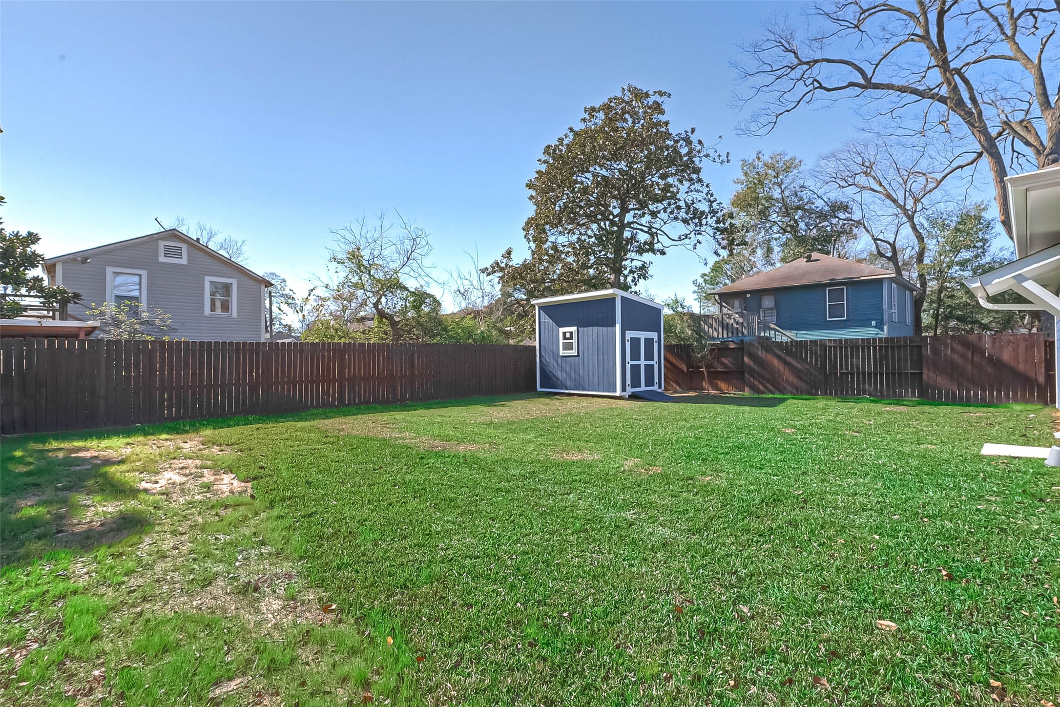 910 King Street Property Photo 32