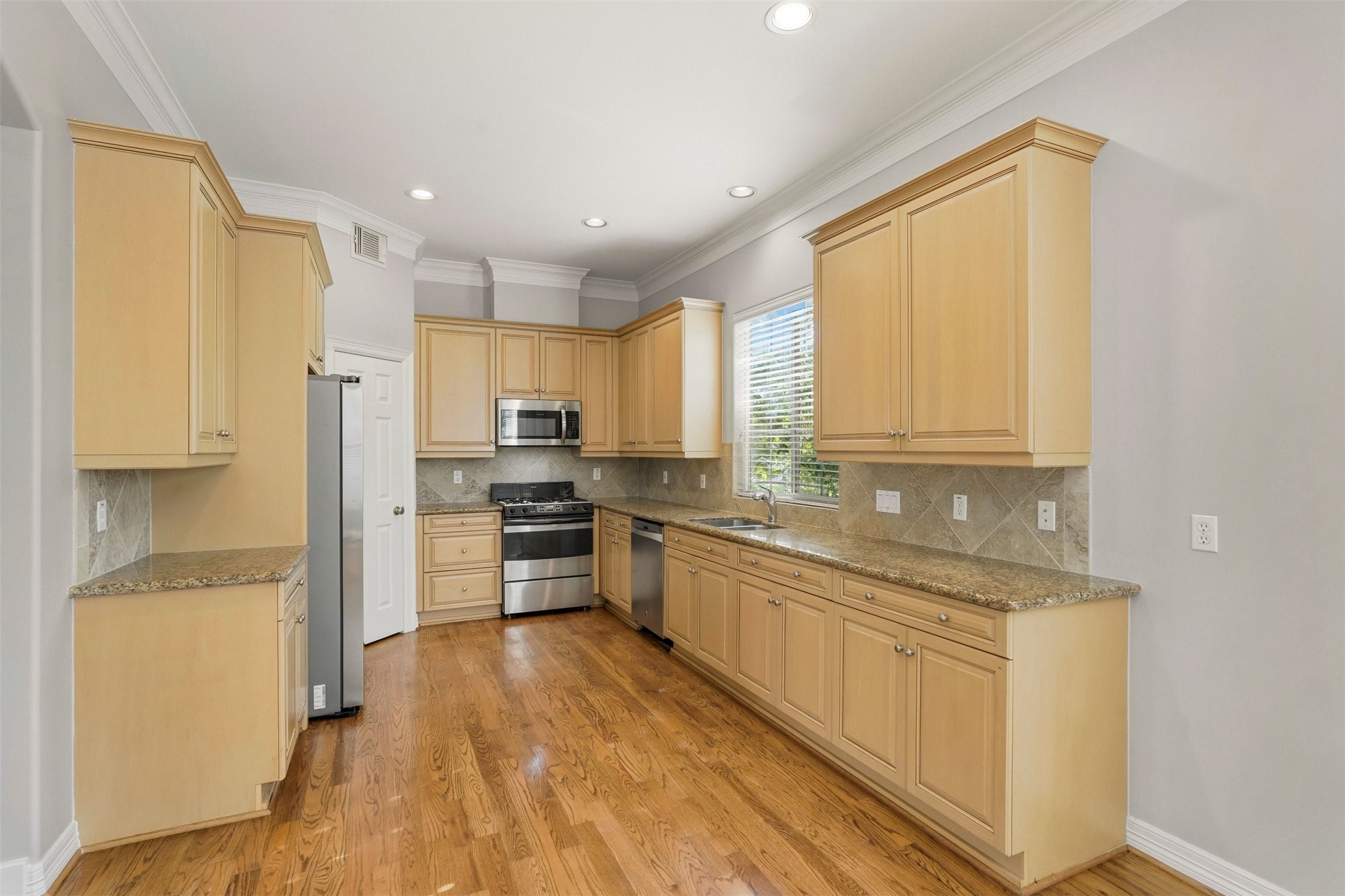822 Stuart Street Property Photo 11