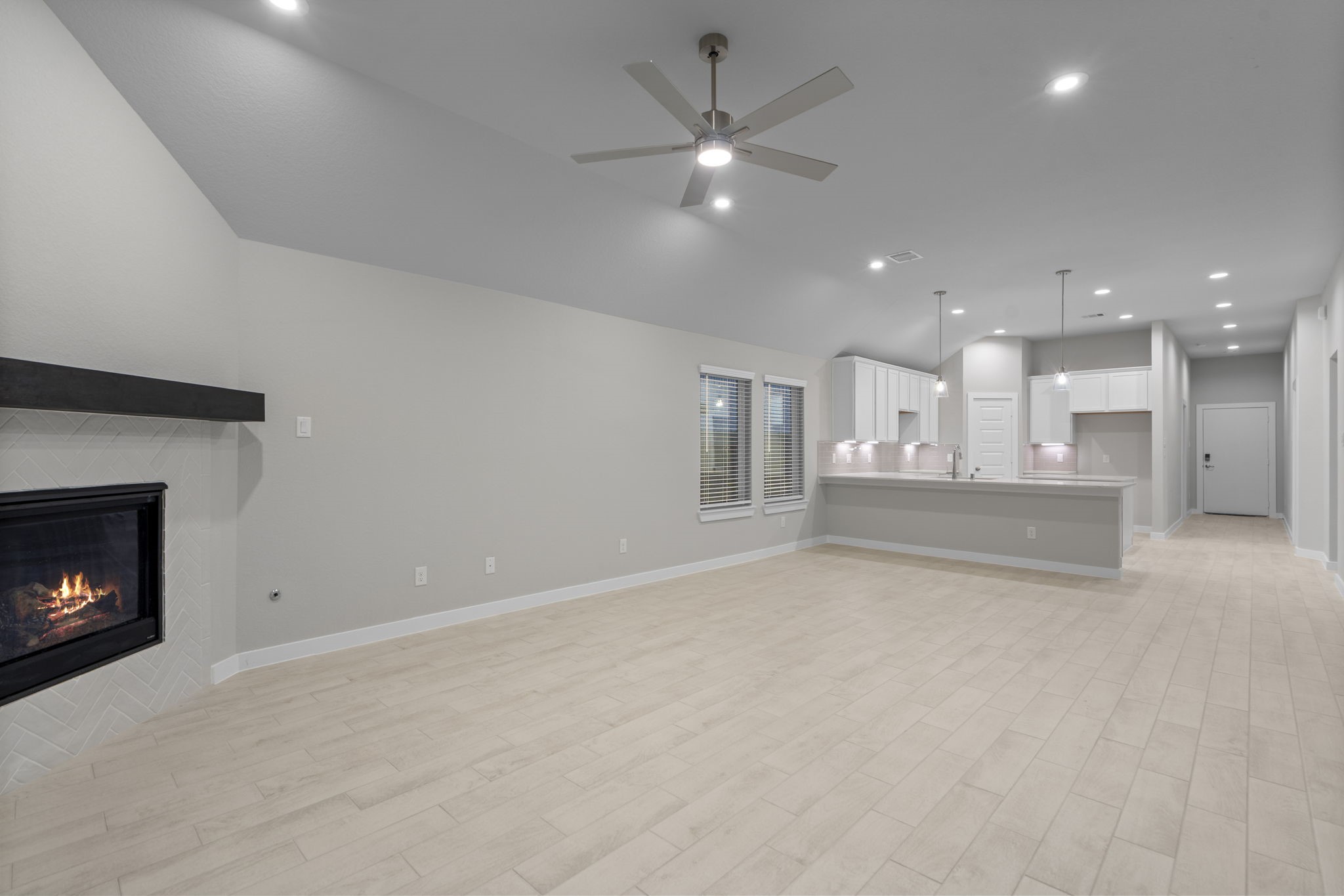 2129 Sunflower View Street Property Photo 8