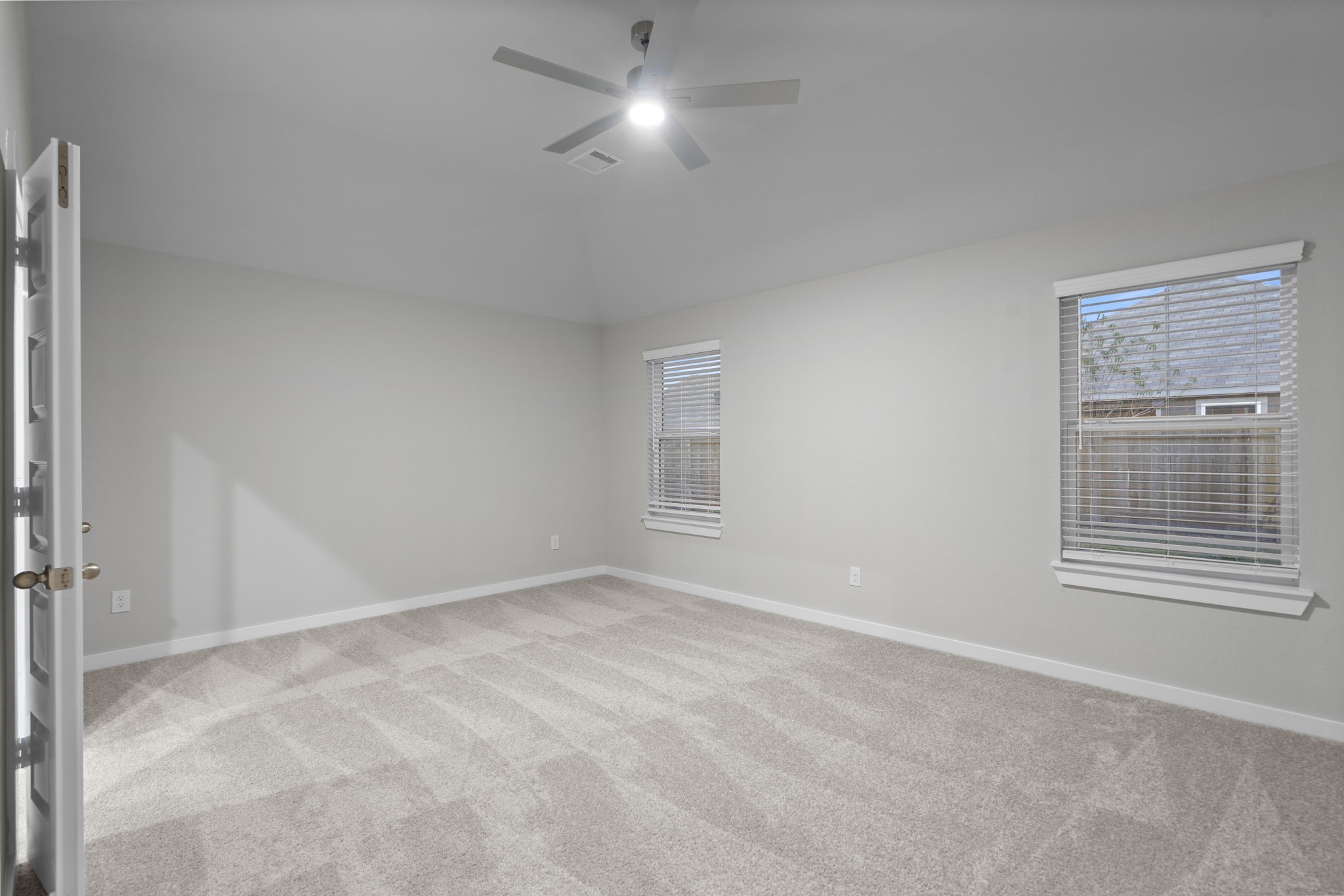 2129 Sunflower View Street Property Photo 11
