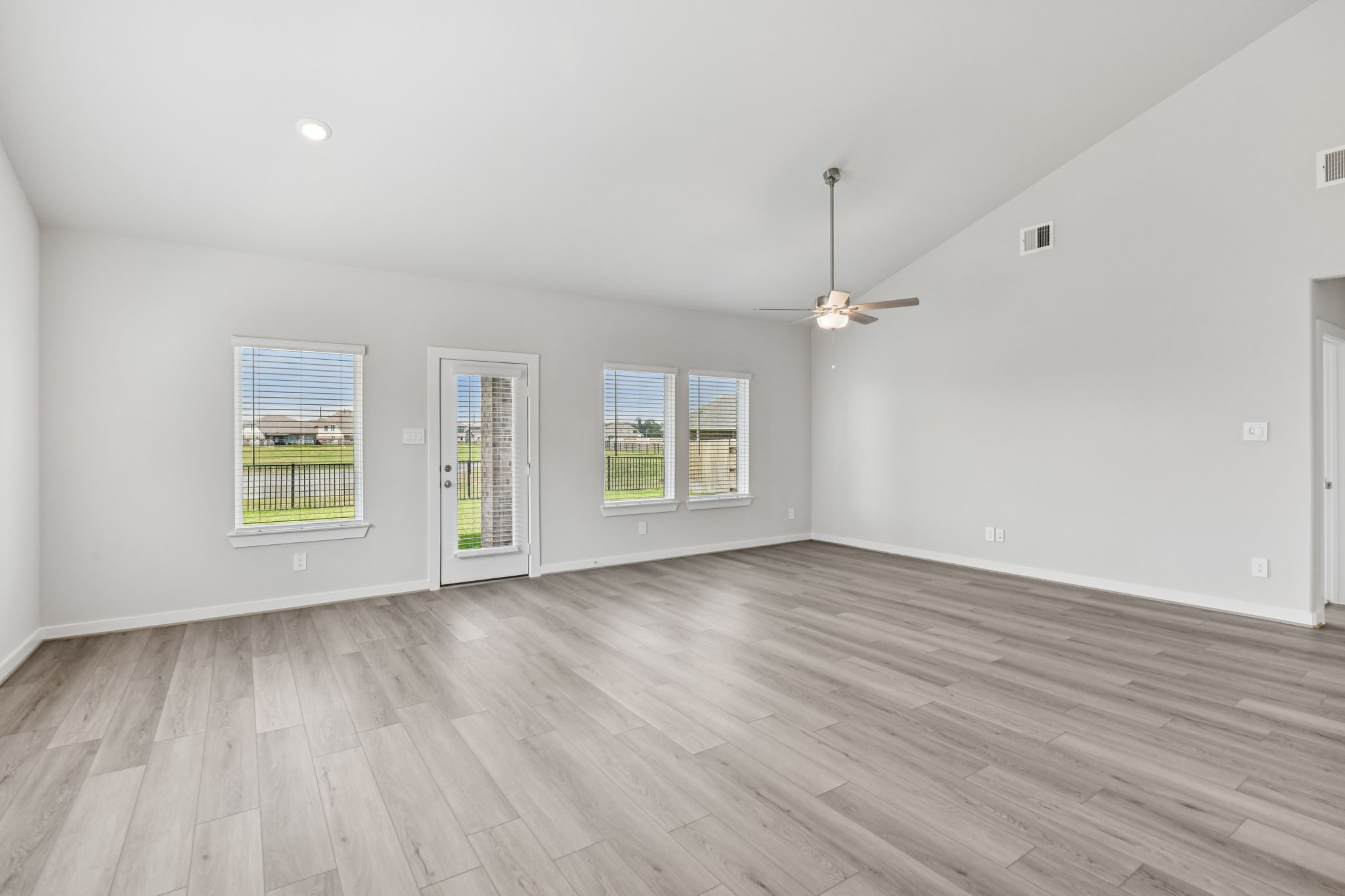 17817 Stone Terrace Lane Property Photo 3