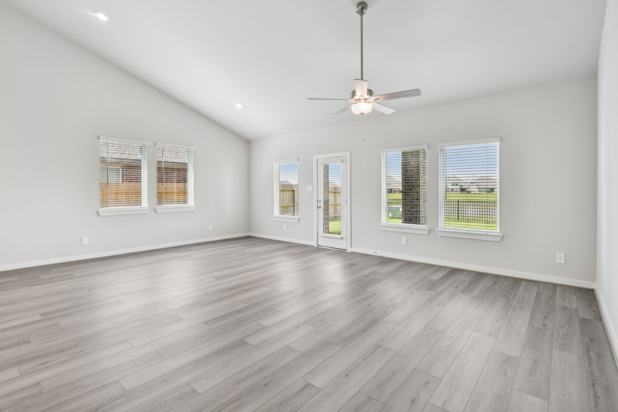 17817 Stone Terrace Lane Property Photo 4