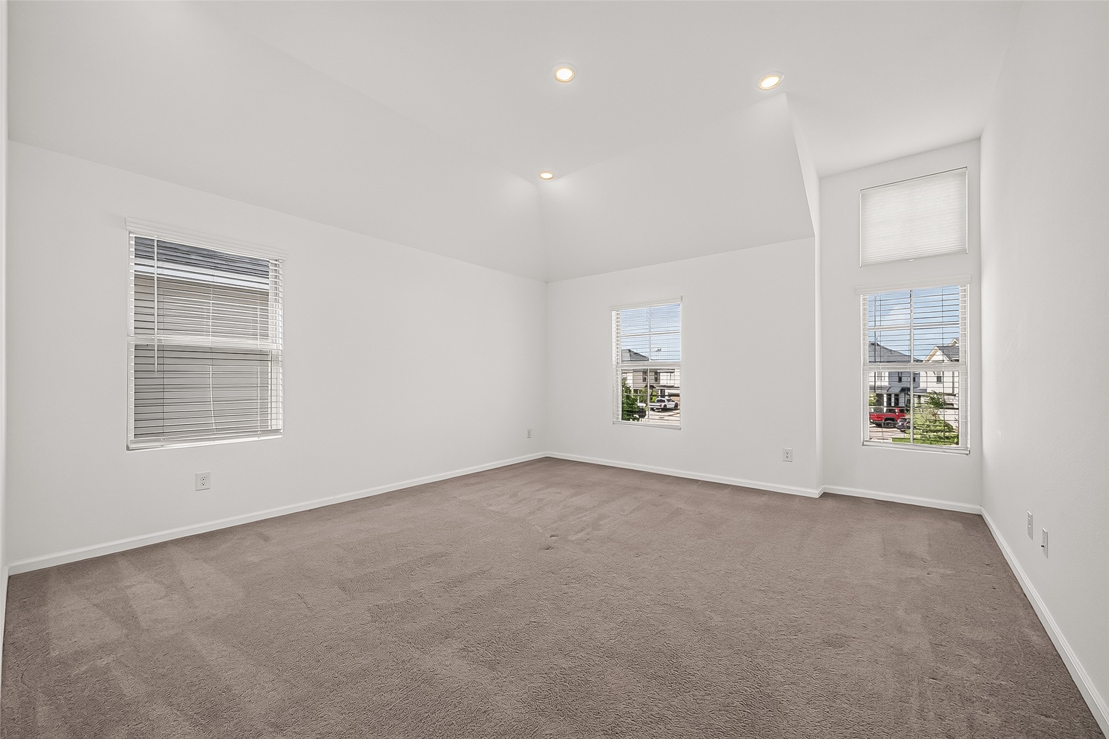 5558 Amber Brook Lane Property Photo 6